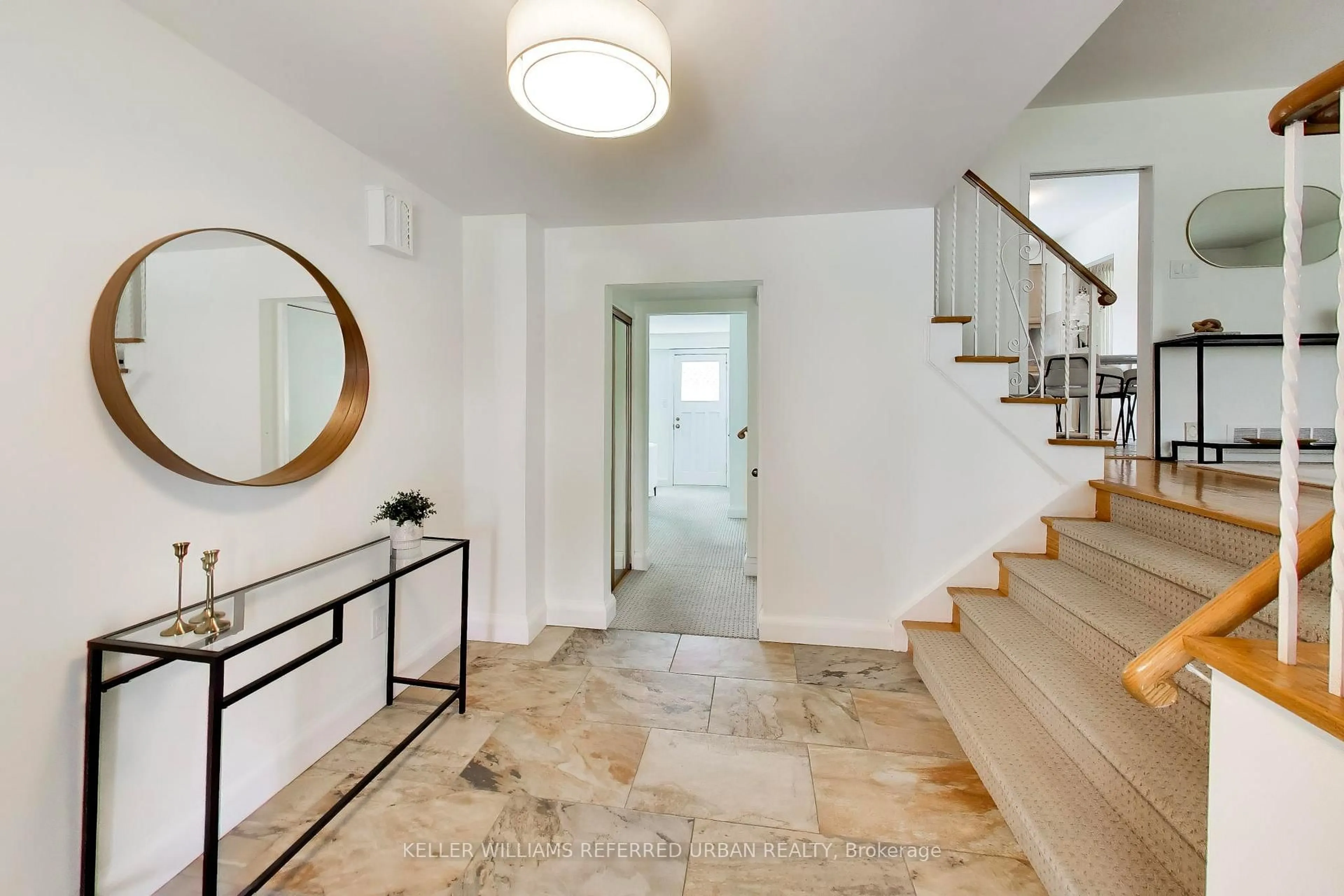 Indoor entryway for 22 Crossbow Cres, Toronto Ontario M2J 3M4
