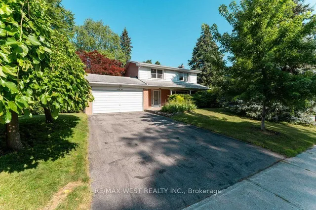 2 Robinter Dr, Toronto 2