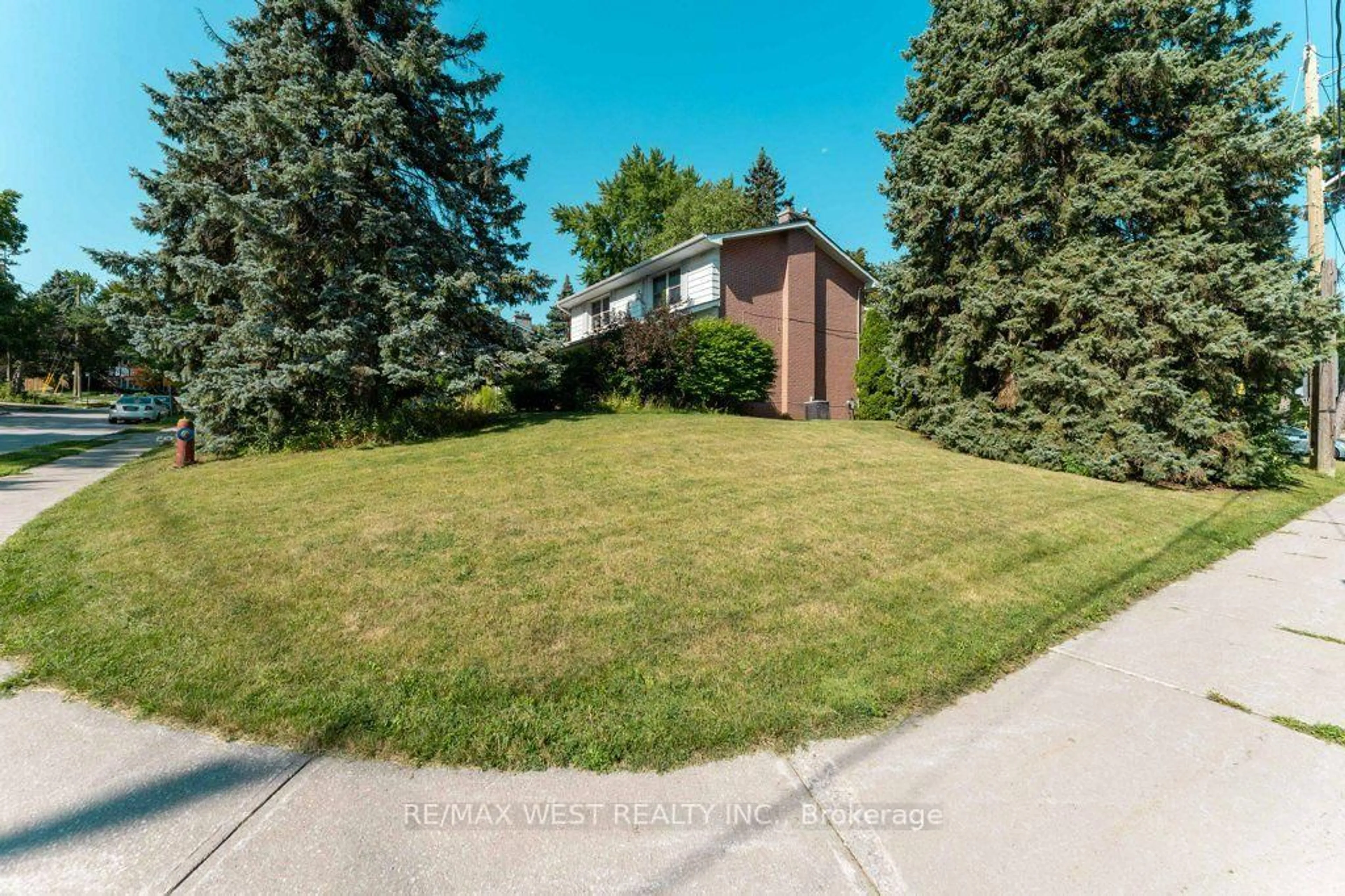 Unknown for 2 Robinter Dr, Toronto Ontario M2M 3P9