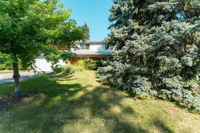 2 Robinter Dr, Toronto 5