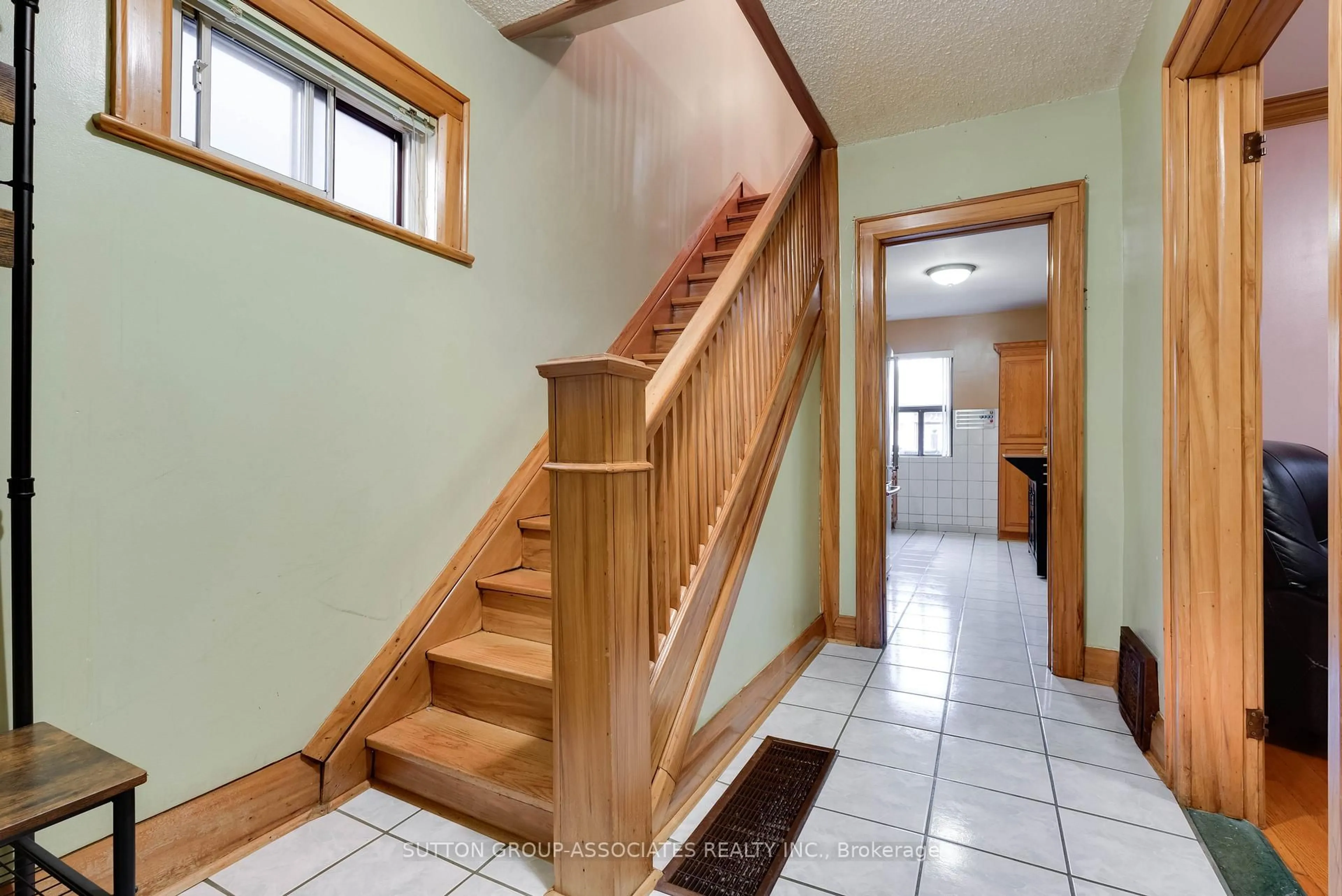 Unknown for 219 Atlas Ave, Toronto Ontario M6C 3P6