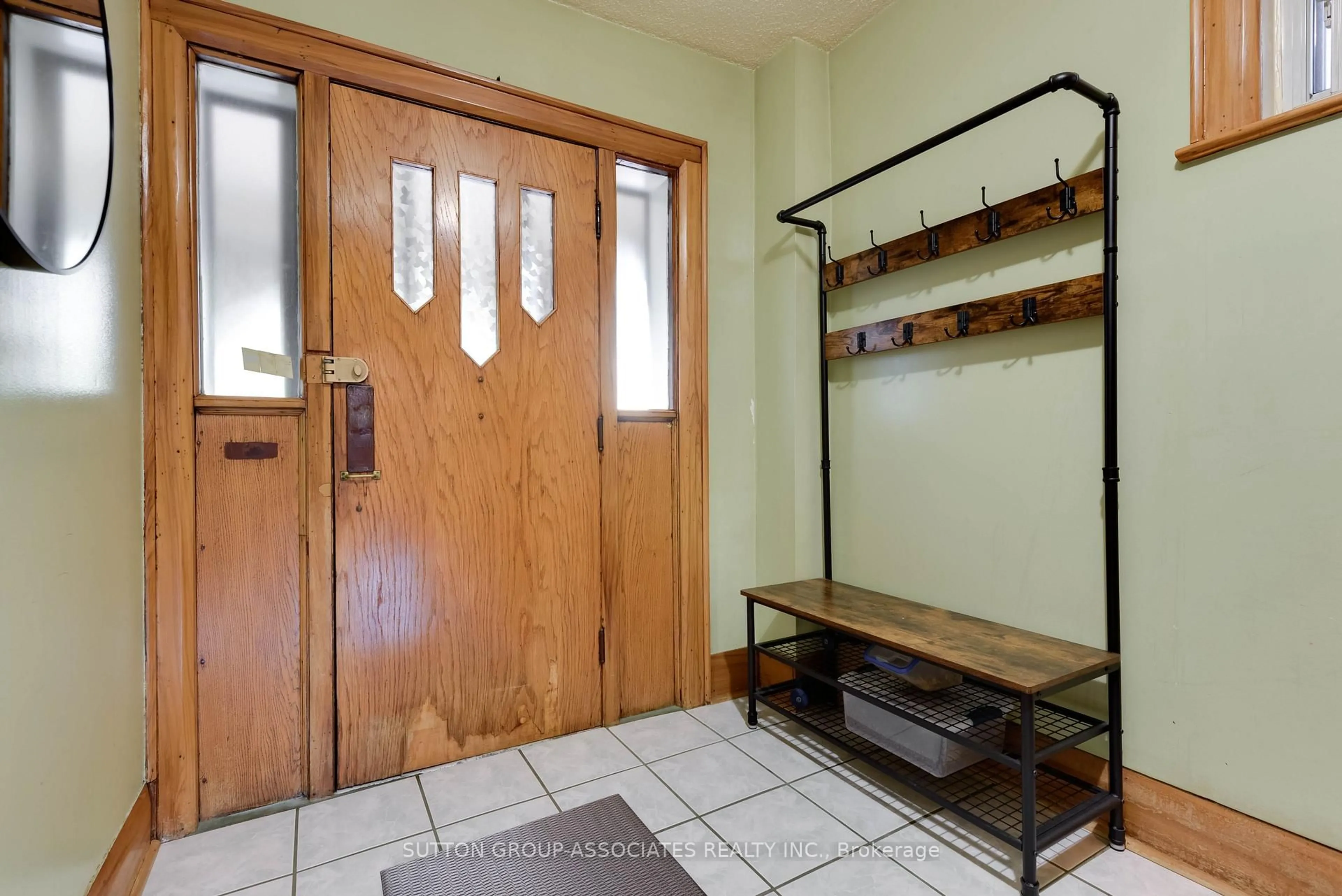 Indoor entryway for 219 Atlas Ave, Toronto Ontario M6C 3P6