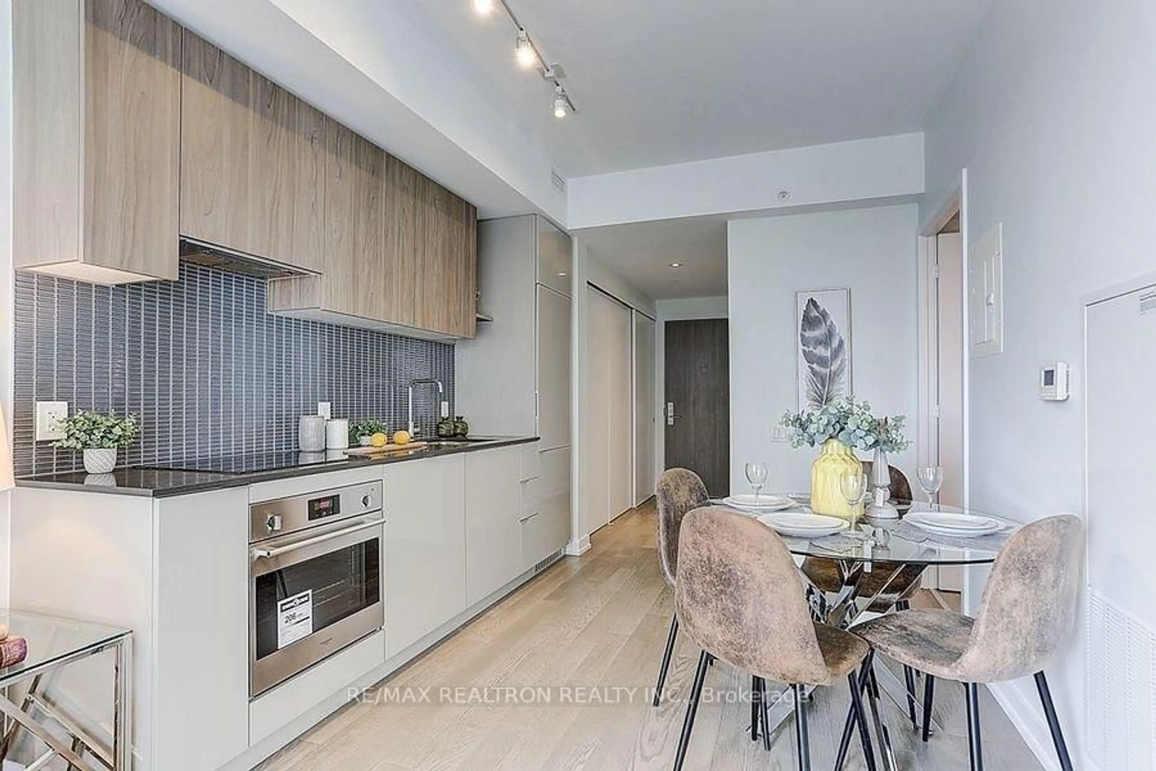Open concept kitchen, unknown for 161 Roehampton Ave #2708, Toronto Ontario M4P 1P9
