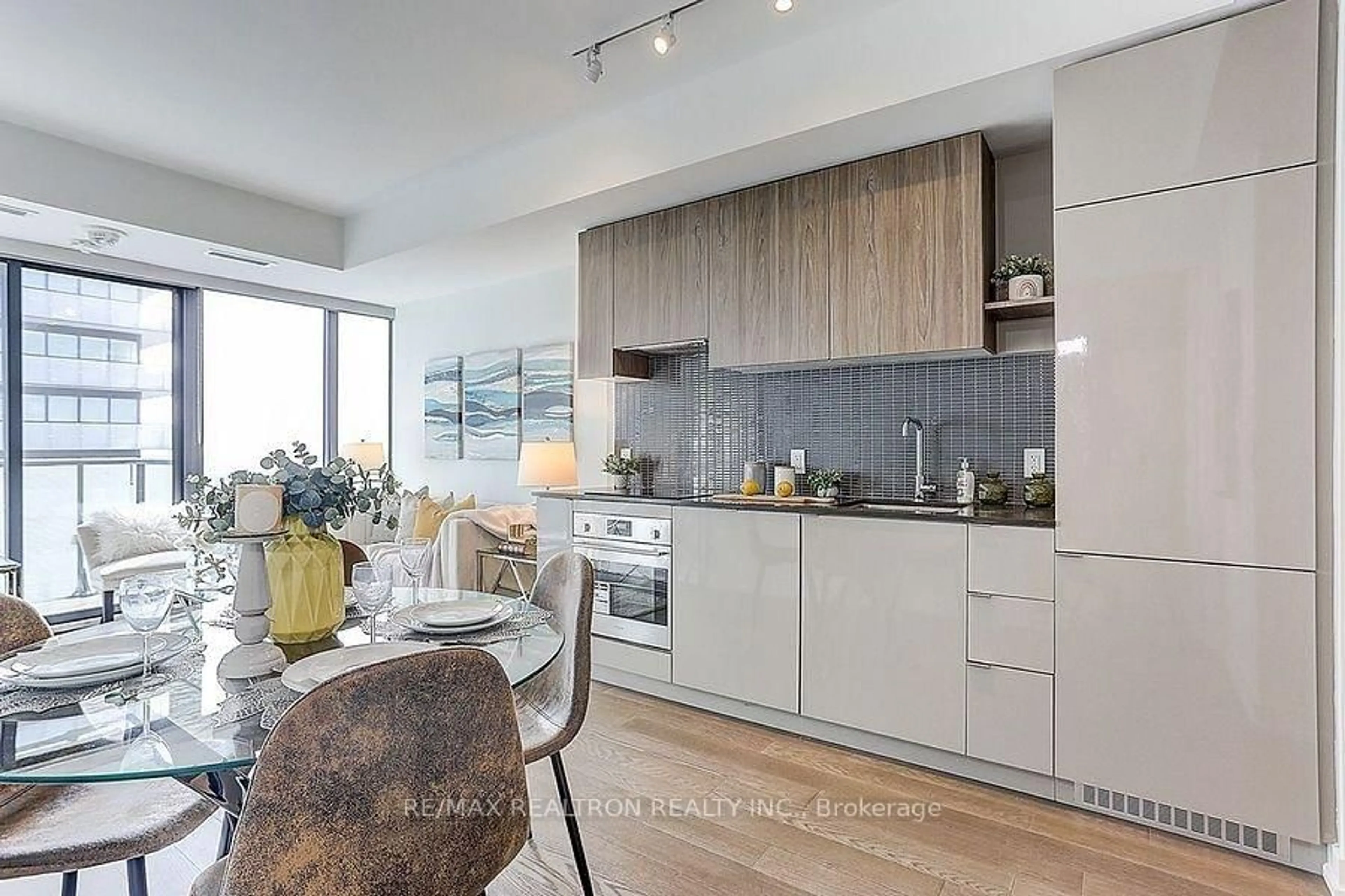 Open concept kitchen, unknown for 161 Roehampton Ave #2708, Toronto Ontario M4P 1P9