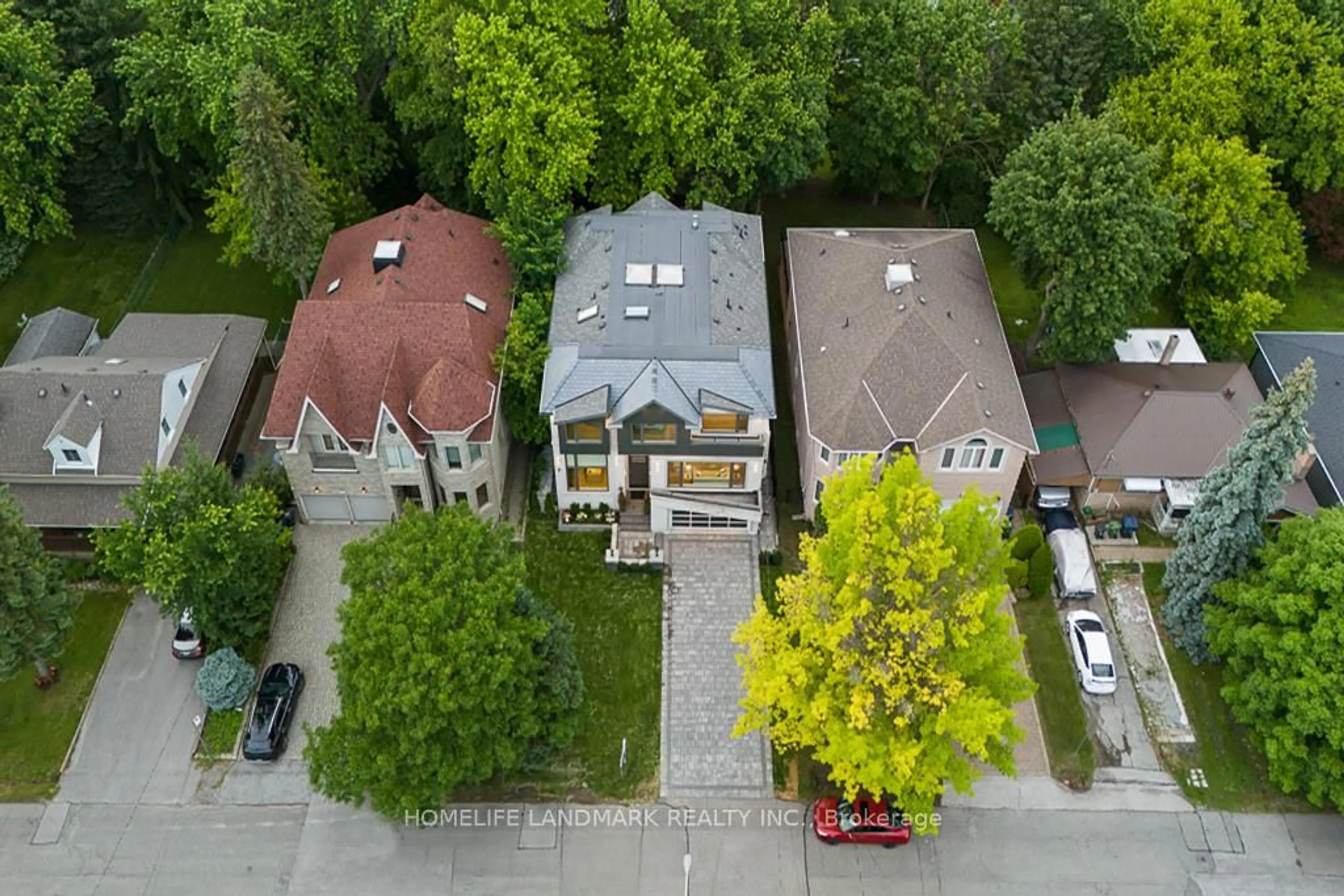 A pic from outside/outdoor area/front of a property/back of a property/a pic from drone, street for 176 Princess Ave, Toronto Ontario M2N 3R9