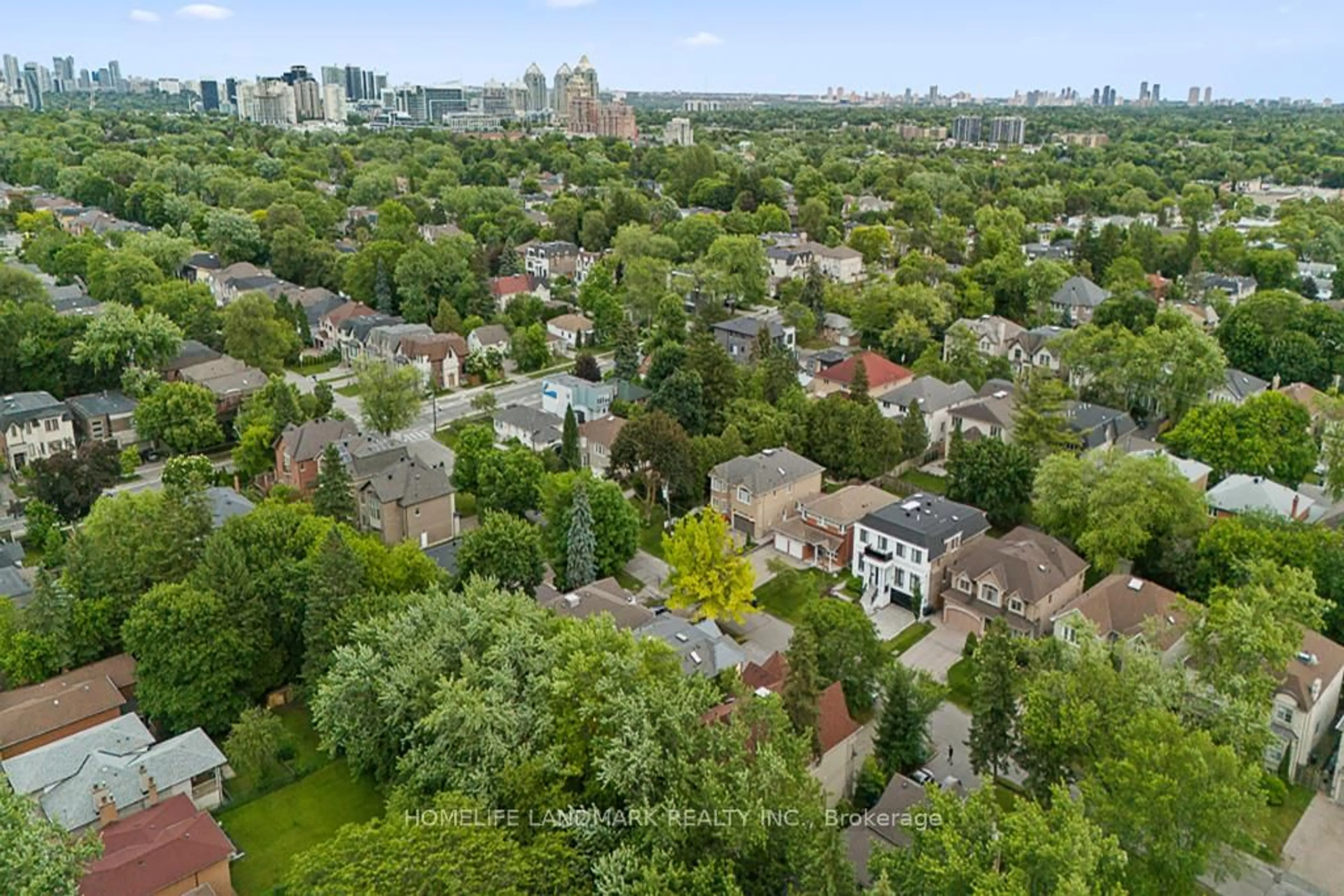 A pic from outside/outdoor area/front of a property/back of a property/a pic from drone, city buildings view from balcony for 176 Princess Ave, Toronto Ontario M2N 3R9
