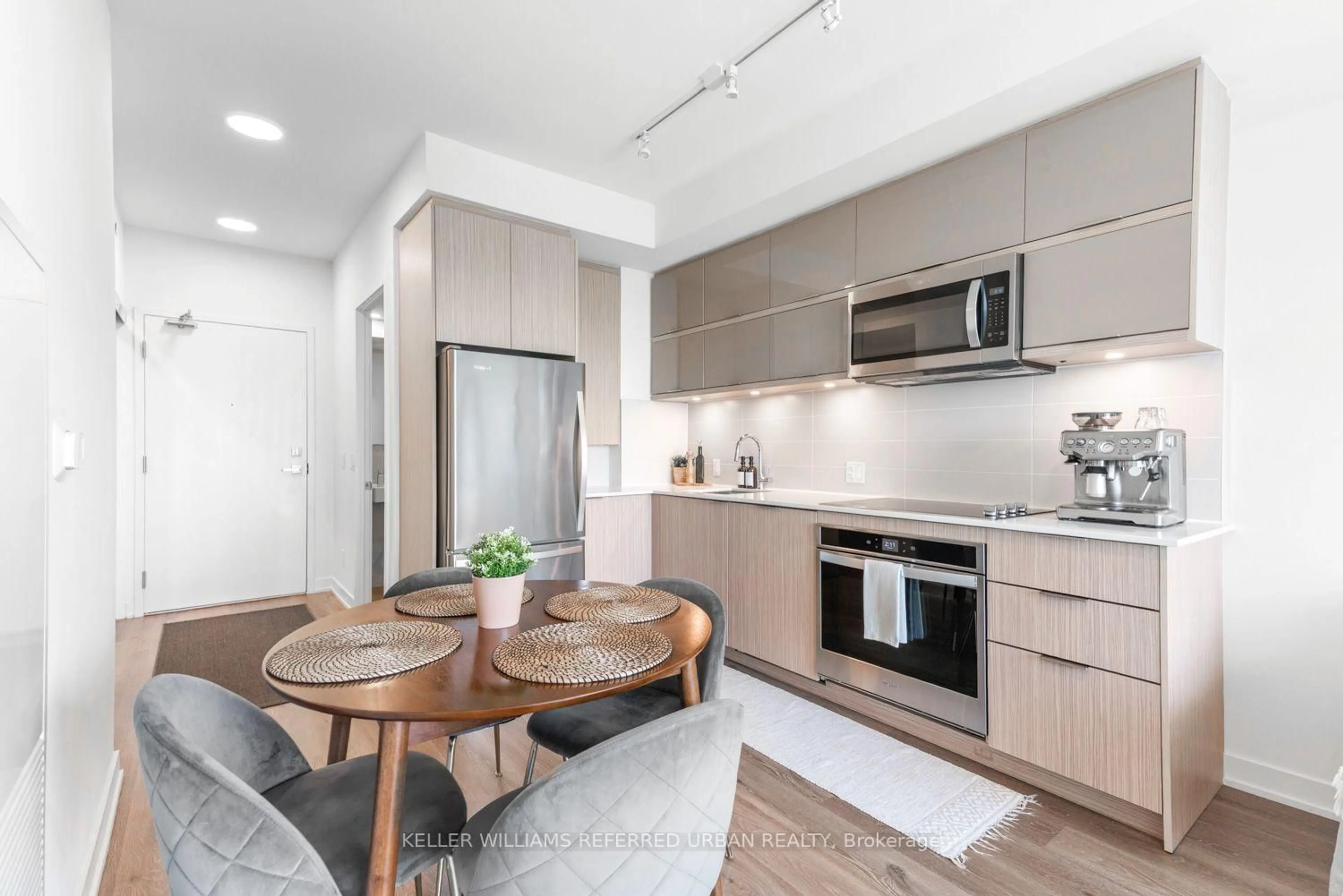 Open concept kitchen, unknown for 10 Deerlick Crt #2005, Toronto Ontario M3A 0A7