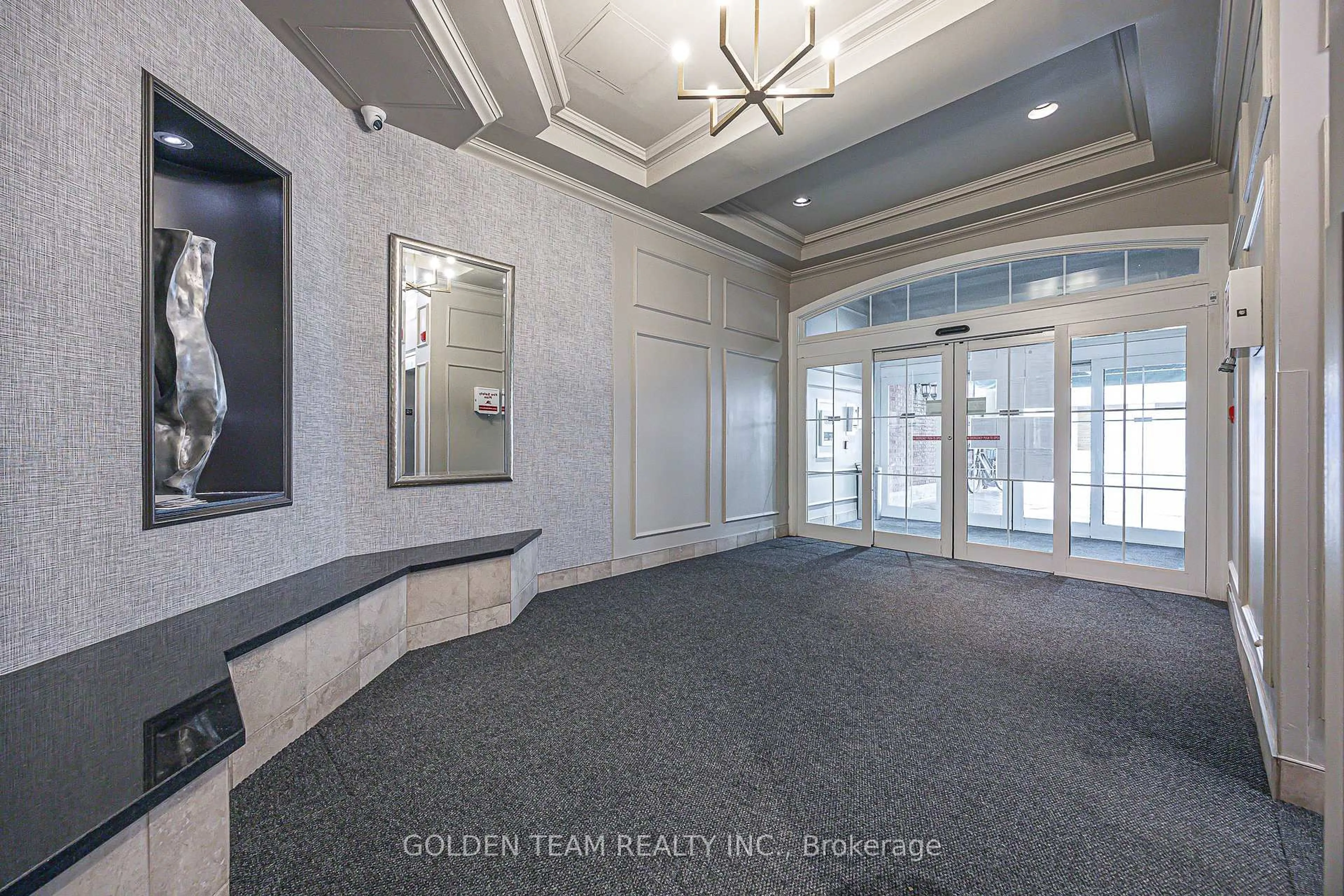 Indoor foyer for 80 Saint Patrick St #621, Toronto Ontario M5T 2X6