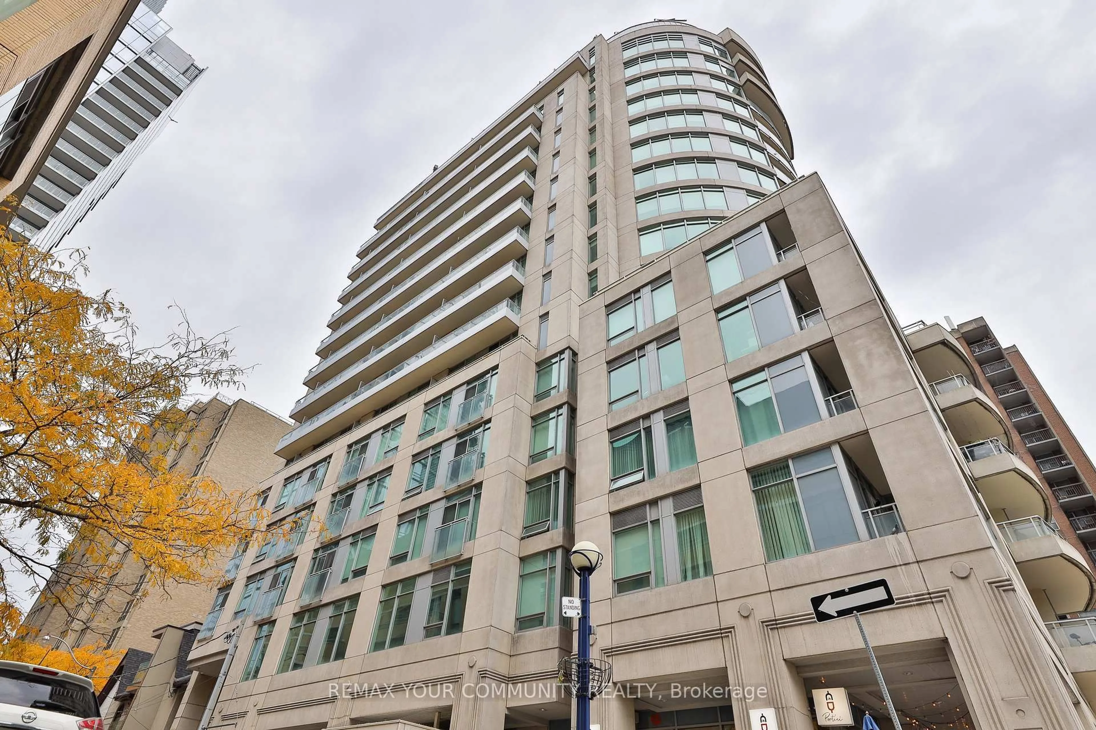 Indoor foyer for 8 Scollard St #Ph 201, Toronto Ontario M5R 1E9