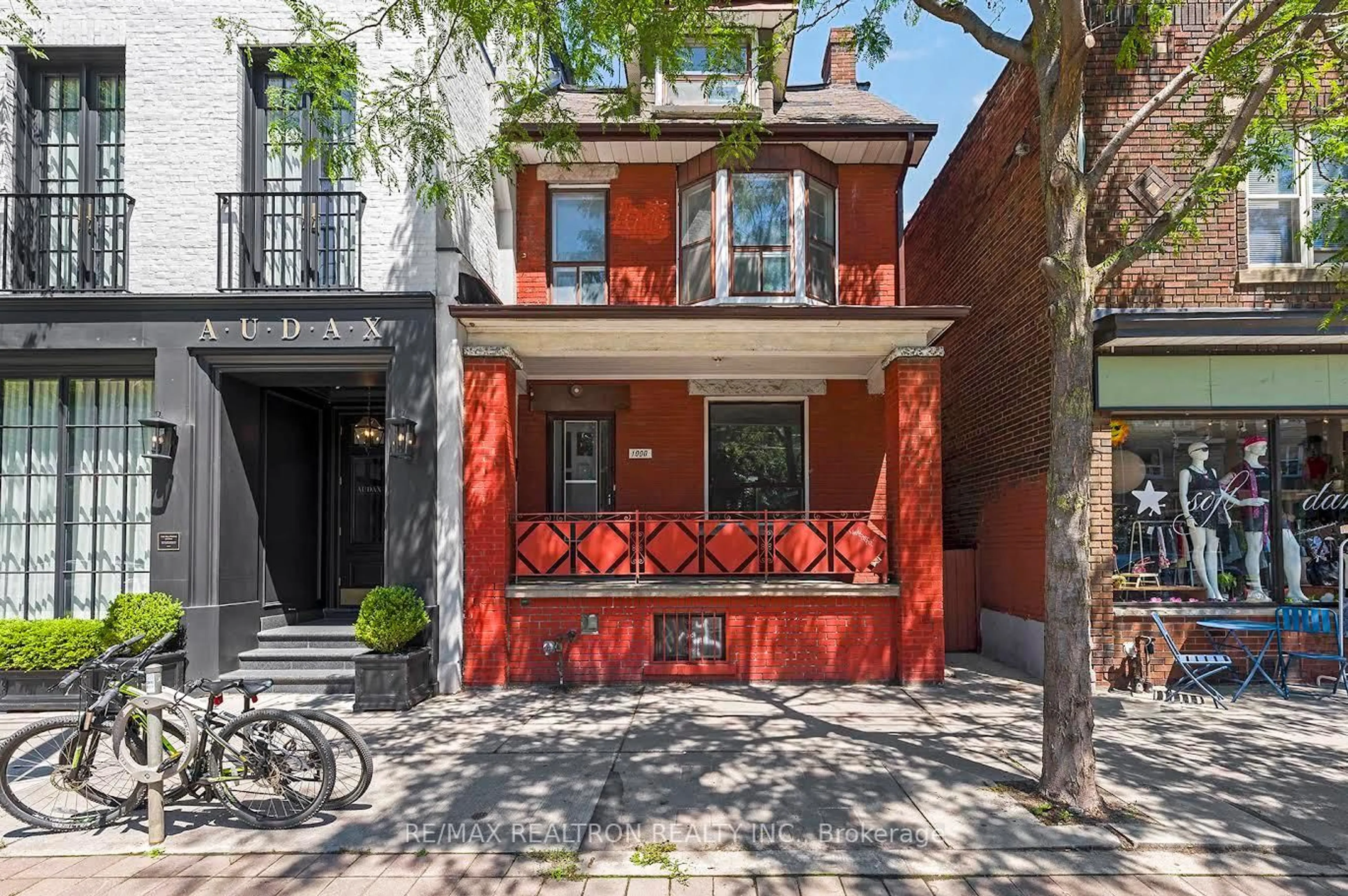 Home with brick exterior material, street for 1000 Dundas St, Toronto Ontario M6J 1W6