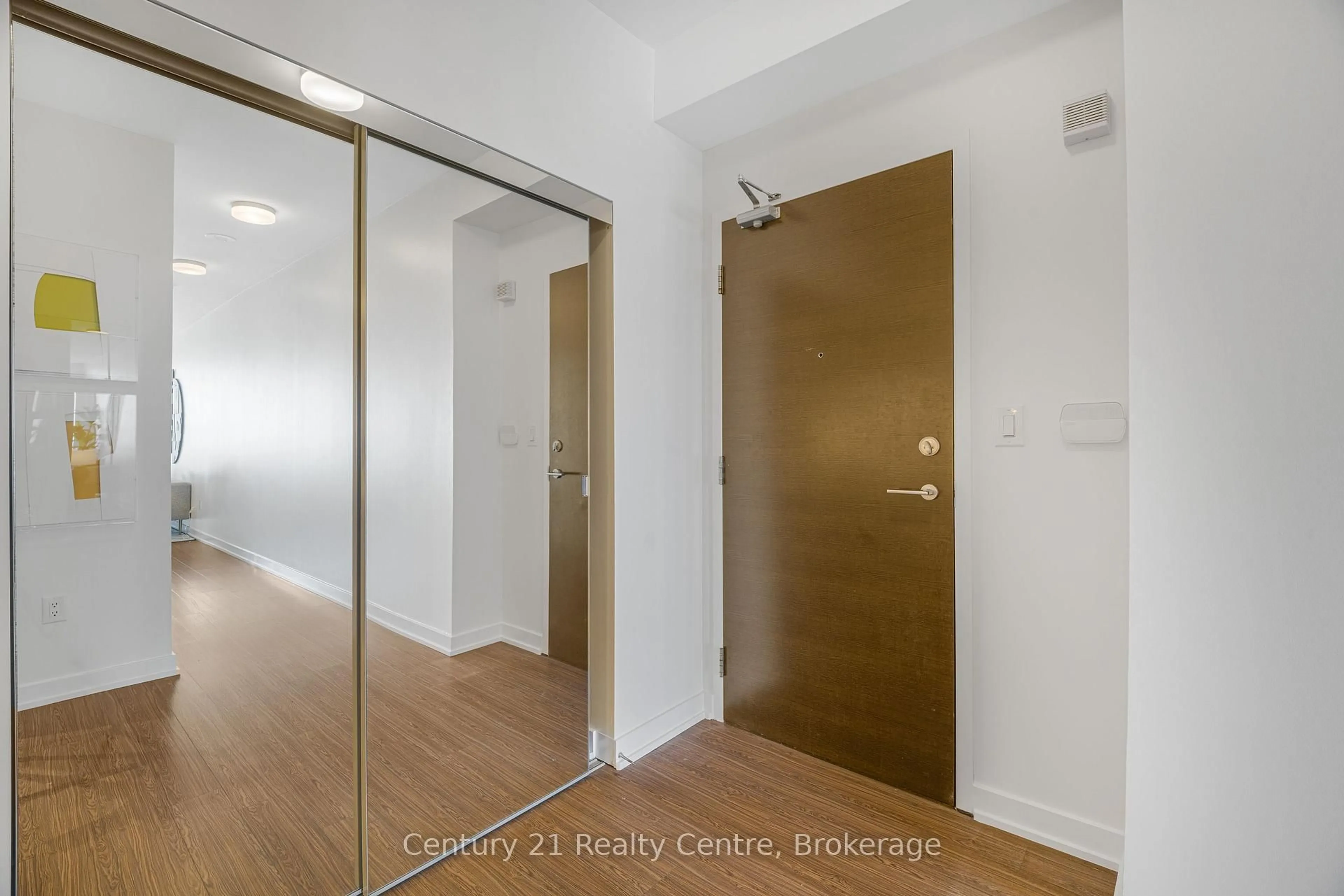 Indoor entryway for 21 Iceboat Terr #3307, Toronto Ontario M5V 4A9