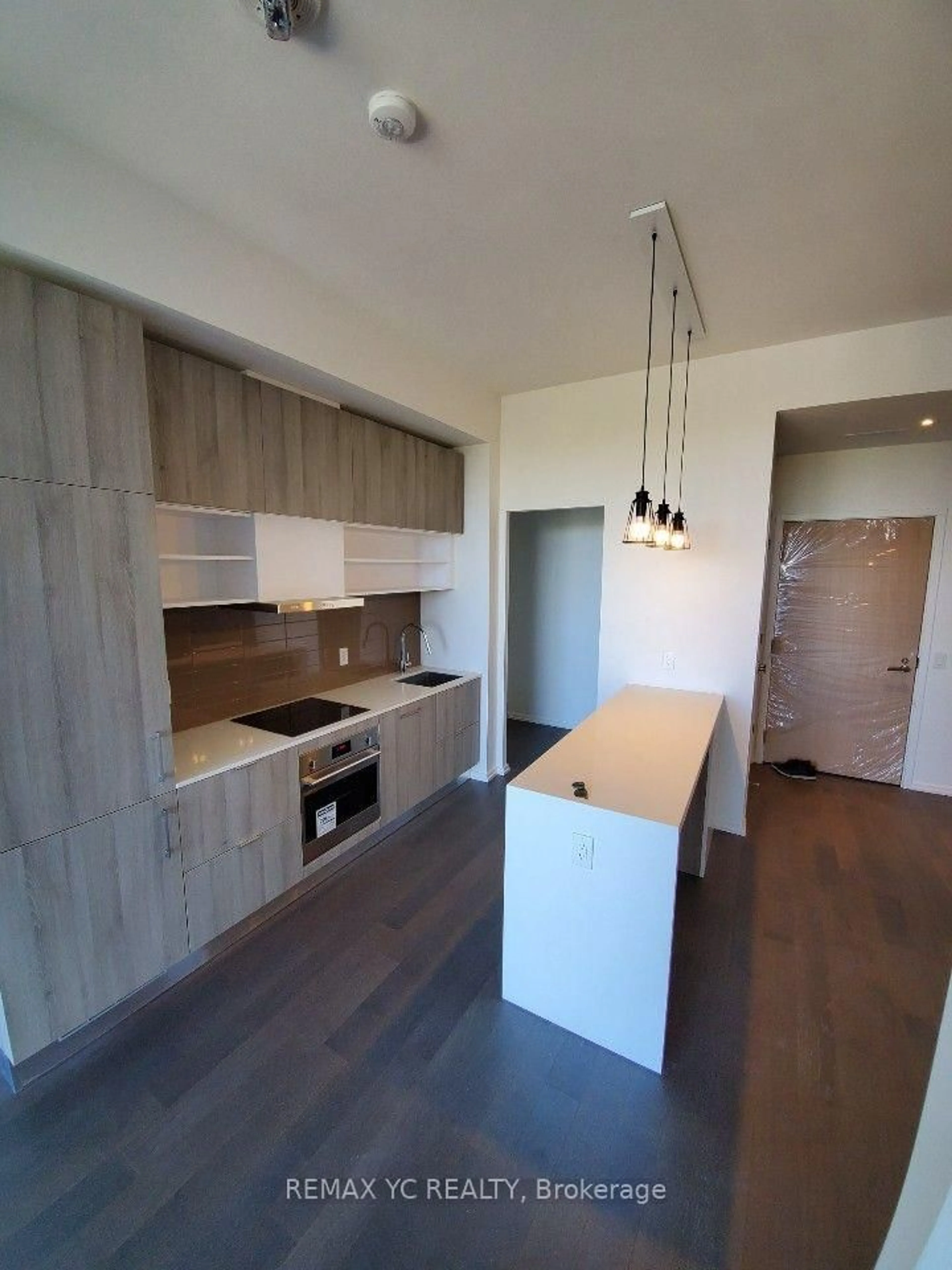 Open concept kitchen, wood/laminate floor for 8 Hillsdale Ave #1540, Toronto Ontario M4S 1T5