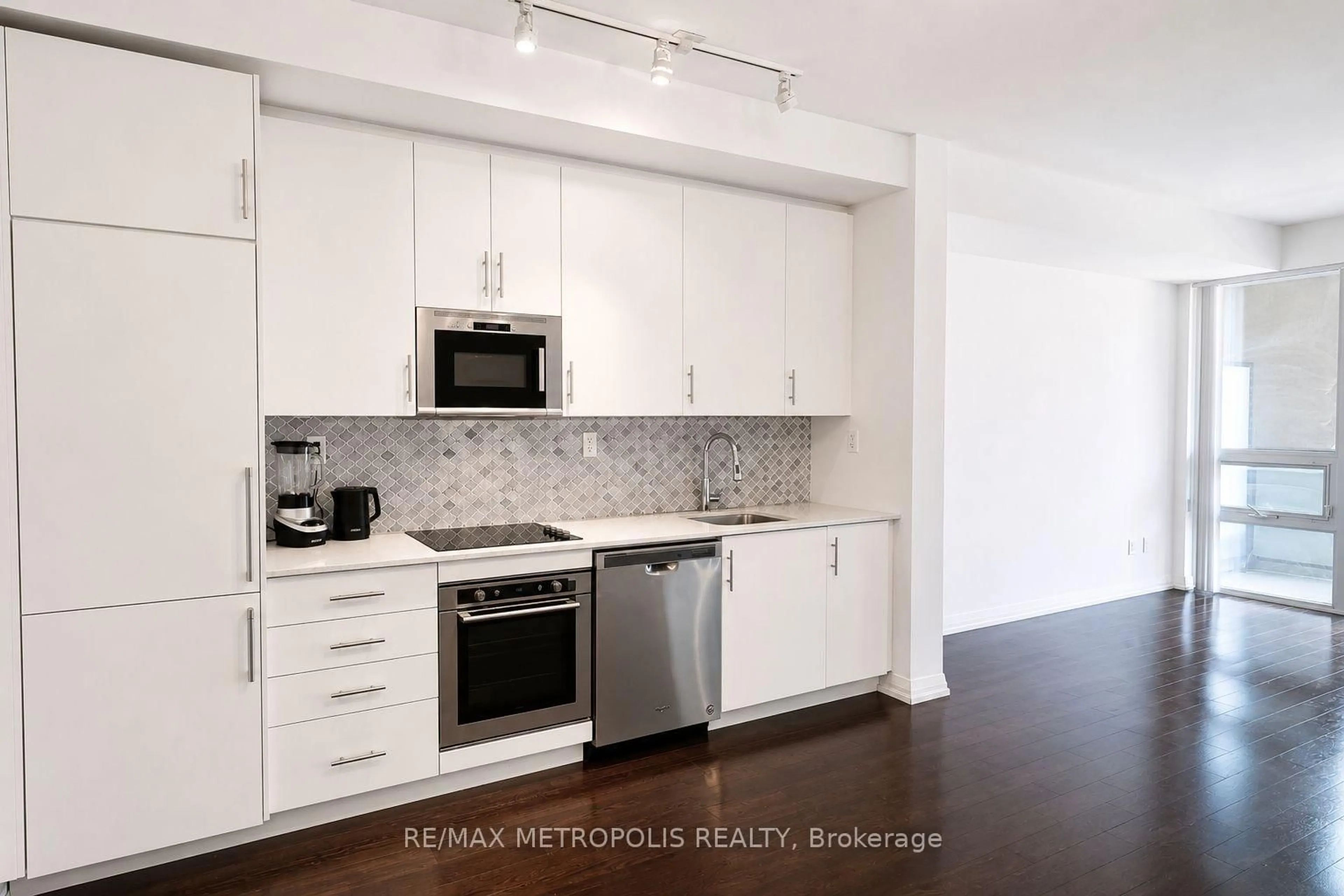 Standard kitchen, unknown for 460 Adelaide St #520, Toronto Ontario M5A 0E7