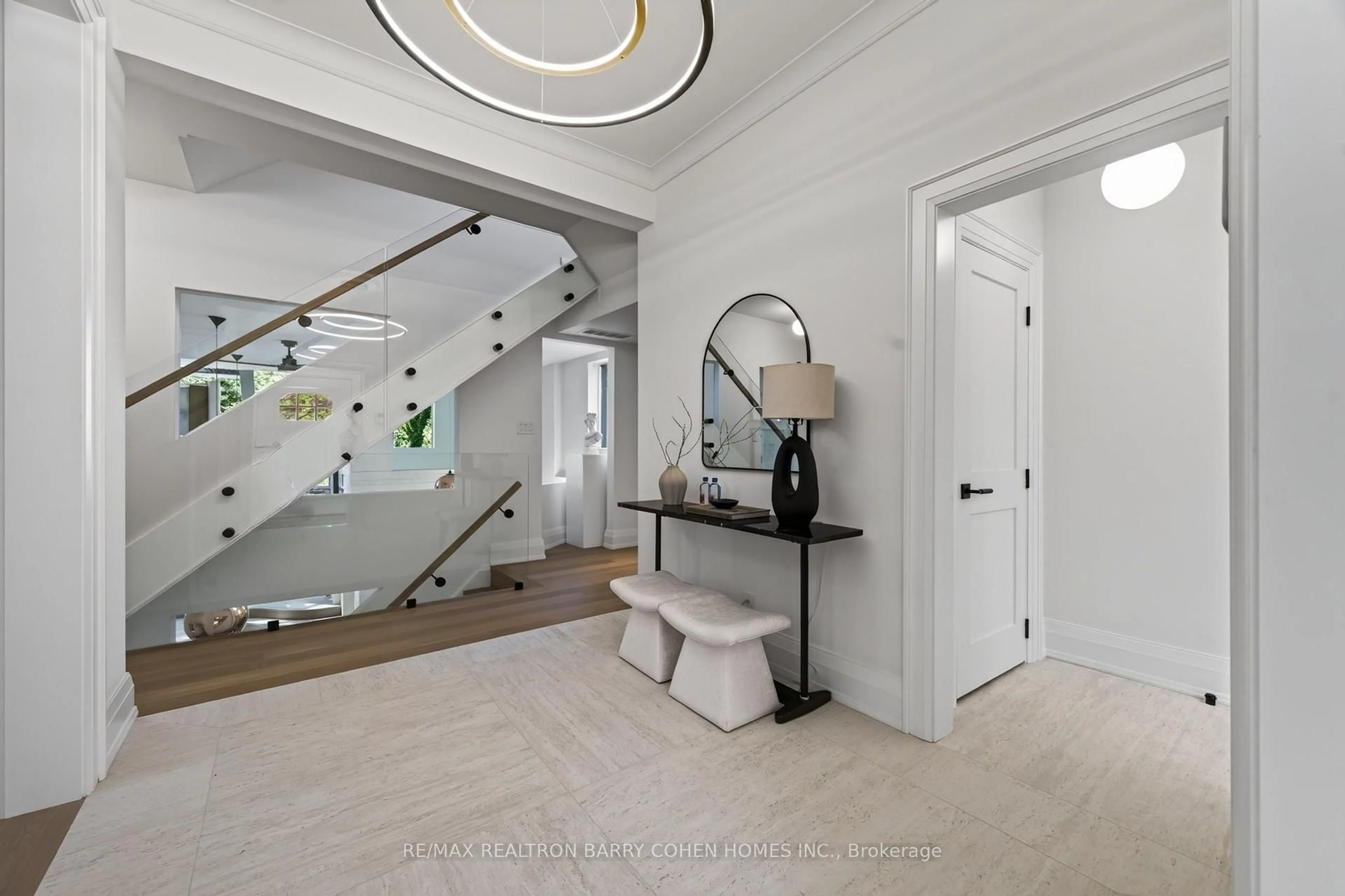 Indoor entryway for 23 South Dr, Toronto Ontario M4W 1R2
