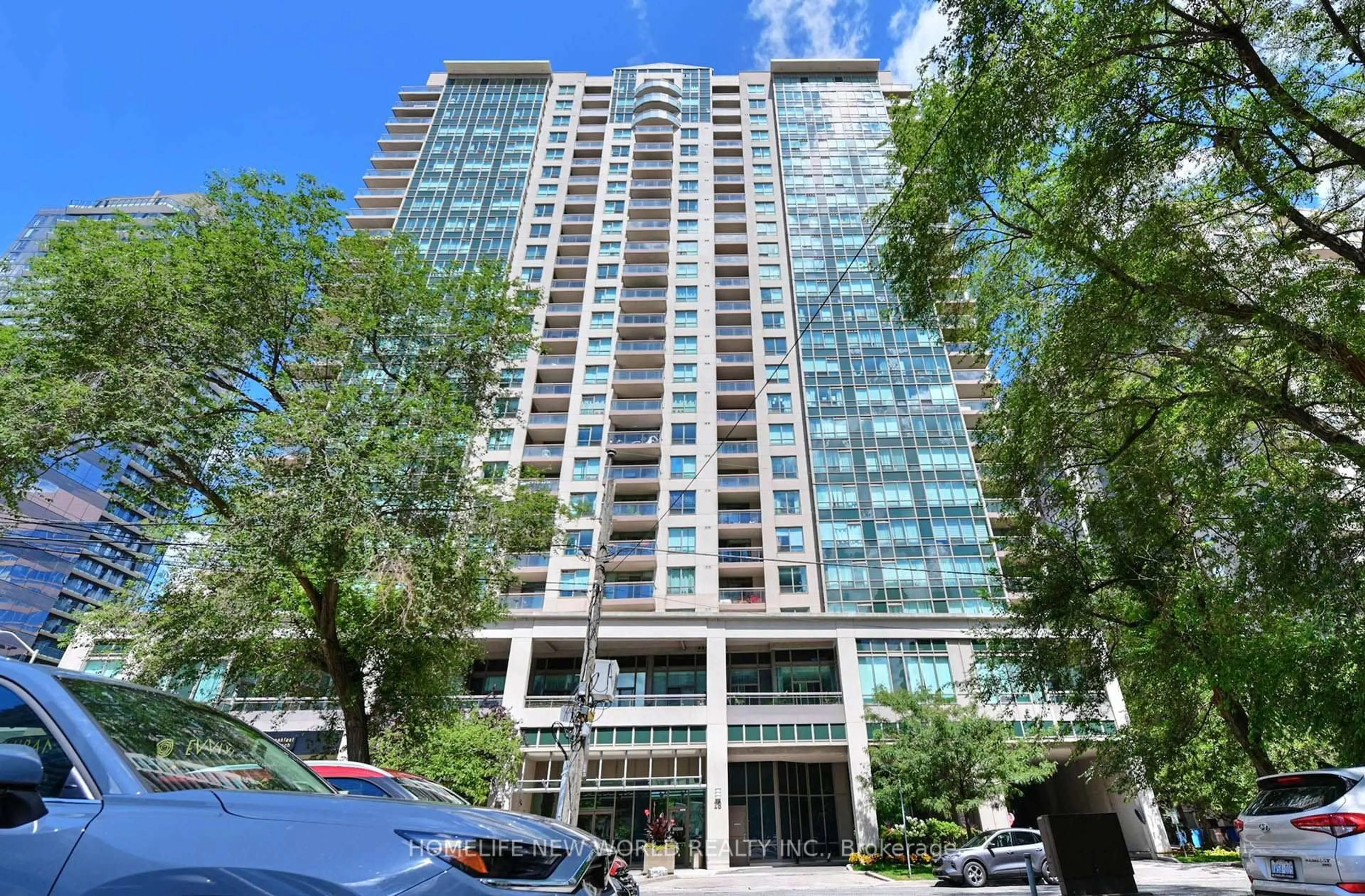 Indoor foyer for 18 Parkview Ave #811, Toronto Ontario M2N 7H7