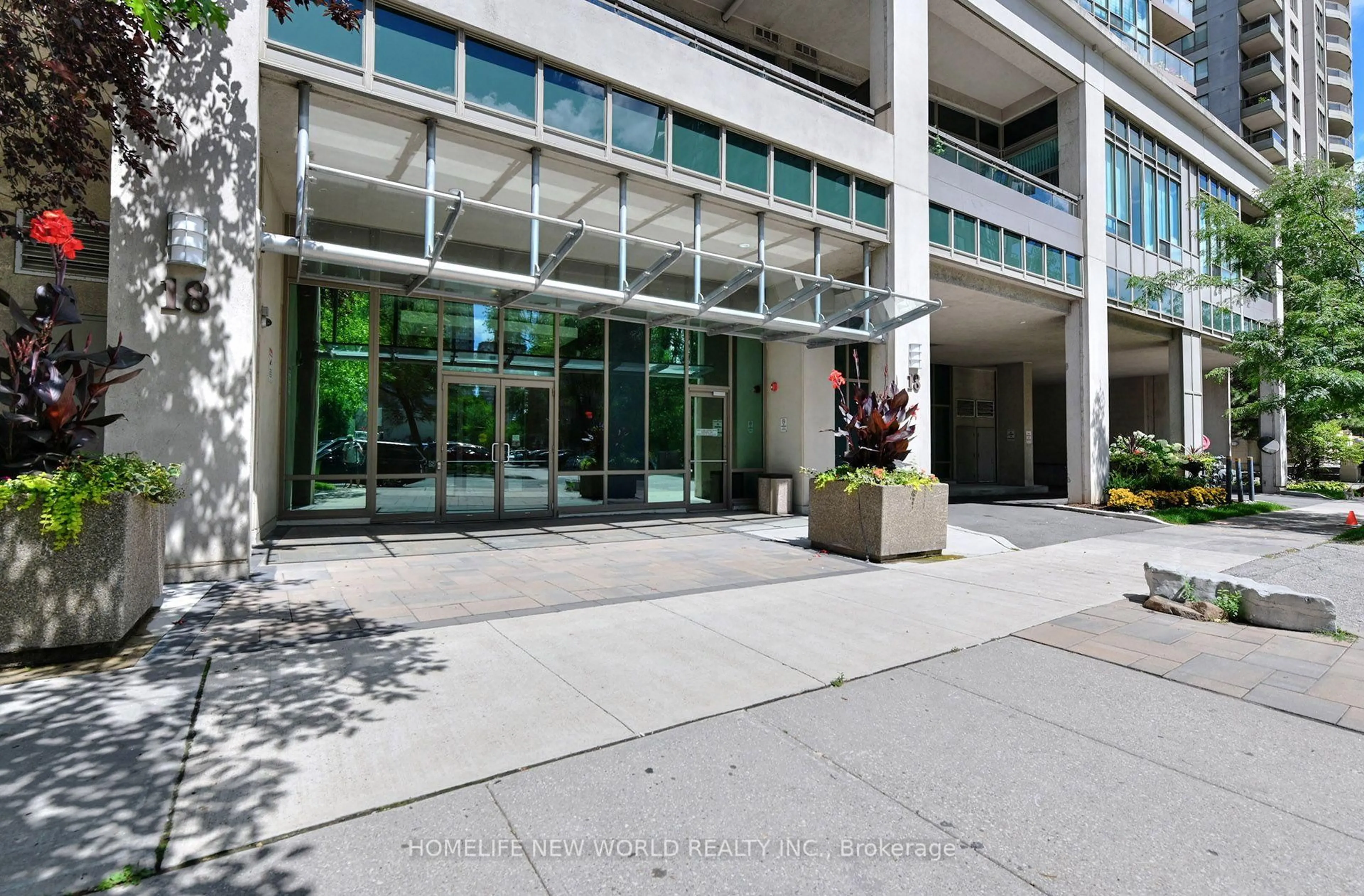 Indoor foyer for 18 Parkview Ave #811, Toronto Ontario M2N 7H7