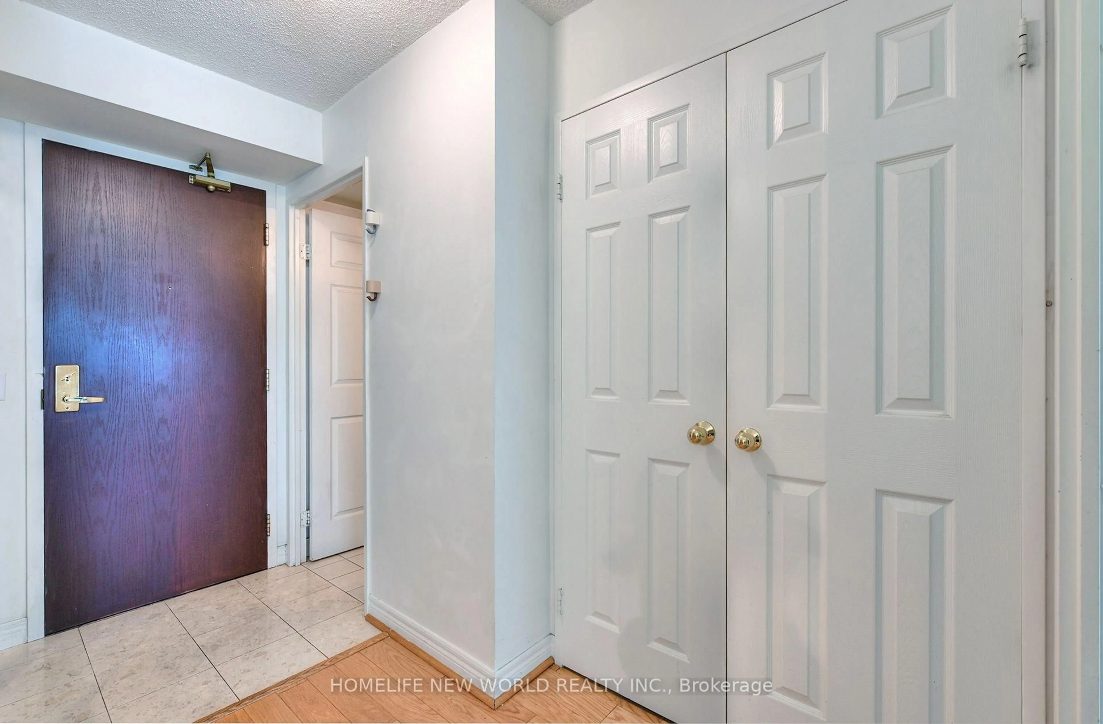 Indoor entryway for 18 Parkview Ave #811, Toronto Ontario M2N 7H7