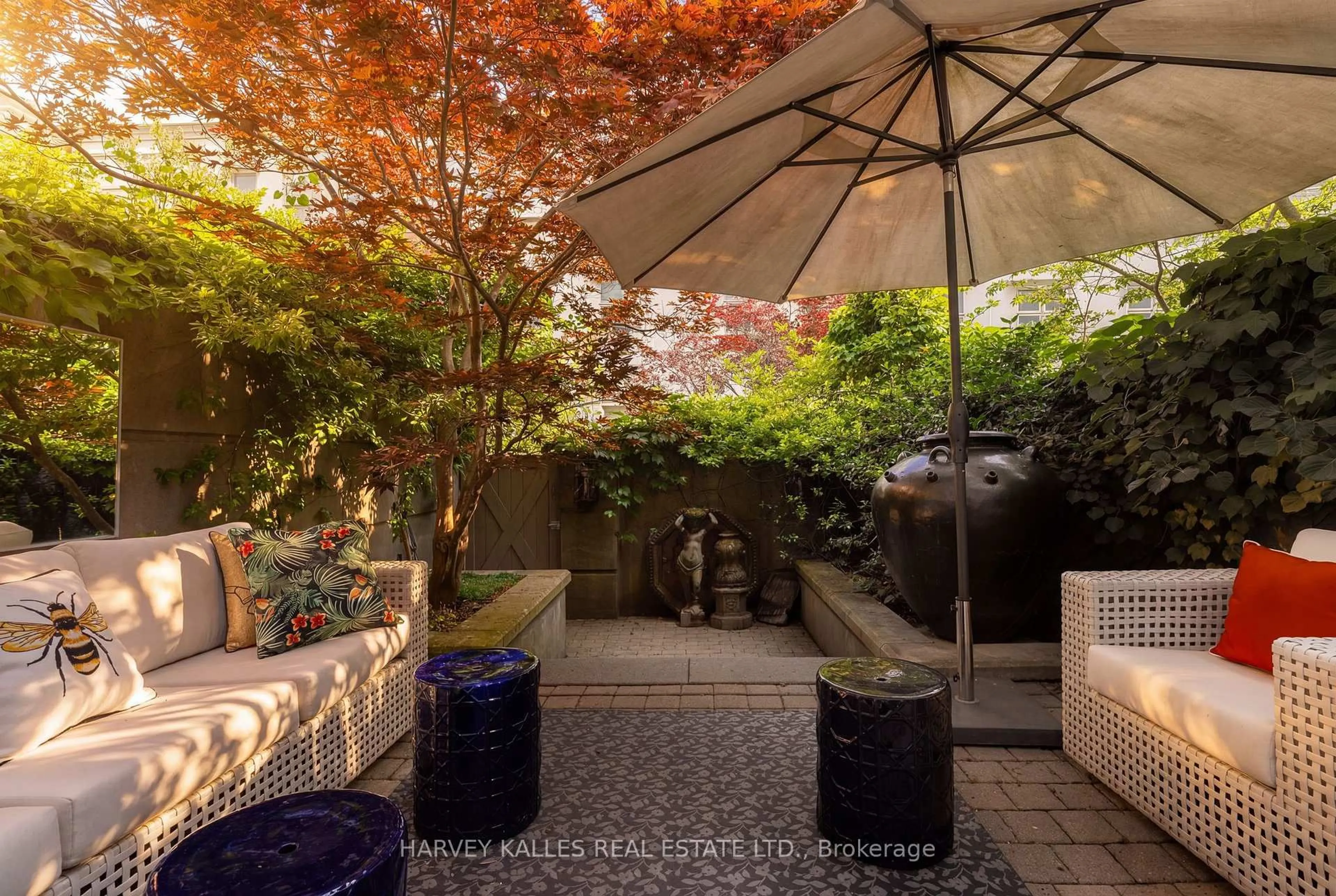 Patio, street for 260 Russell Hill Rd #21, Toronto Ontario M4V 2T3