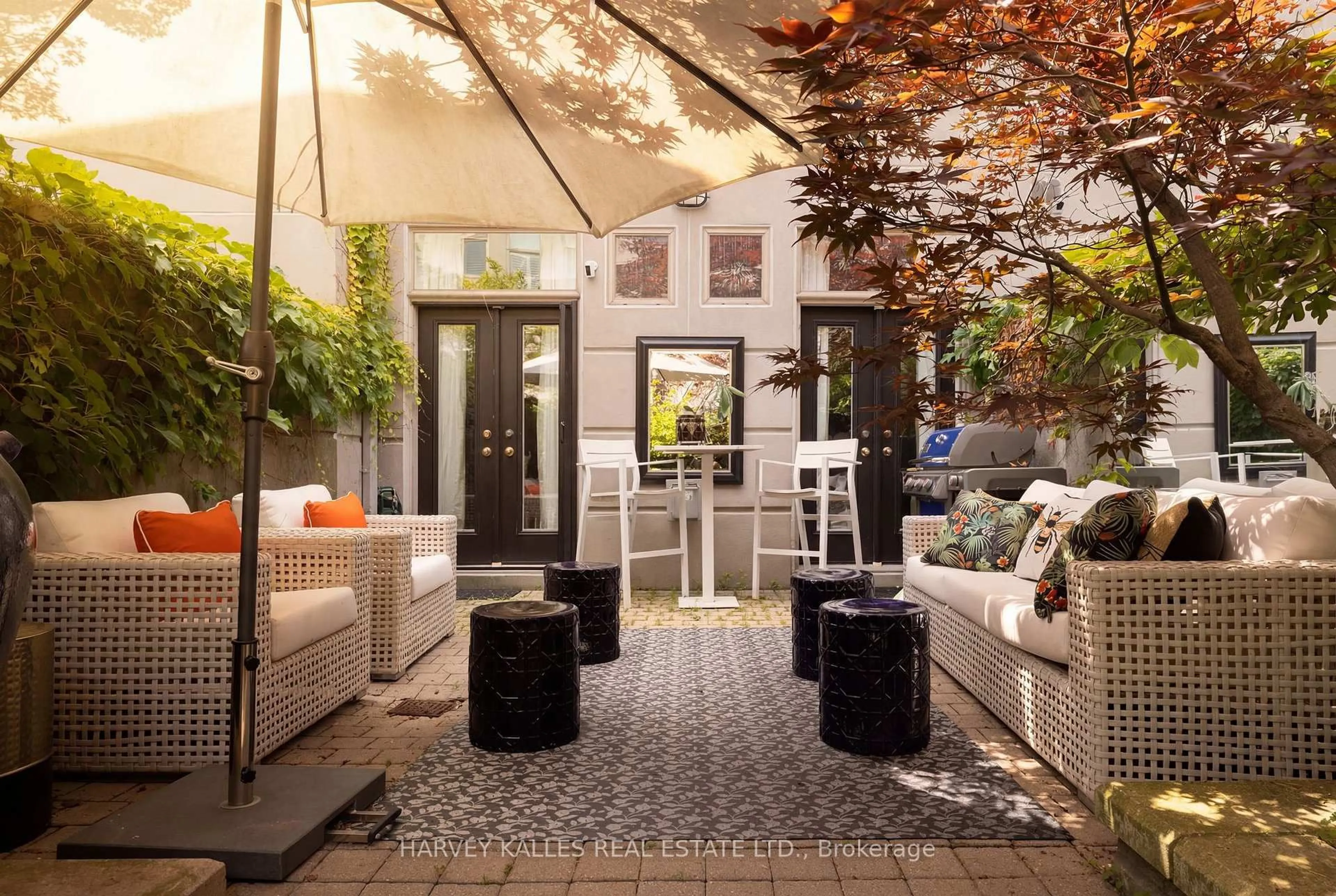 Patio, street for 260 Russell Hill Rd #21, Toronto Ontario M4V 2T3
