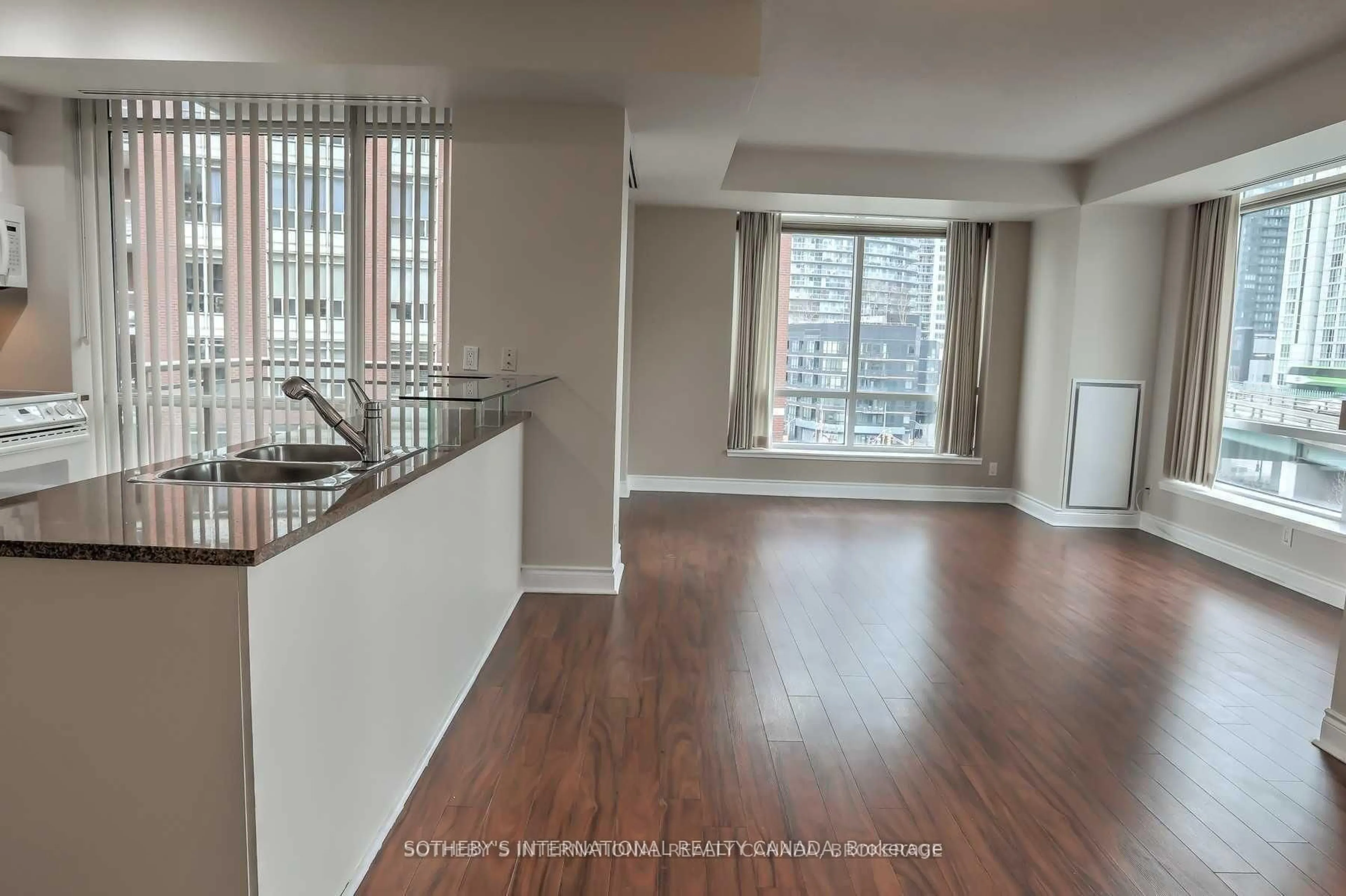 A pic of a room for 500 Queens Quay #610W, Toronto Ontario M5V 3K8