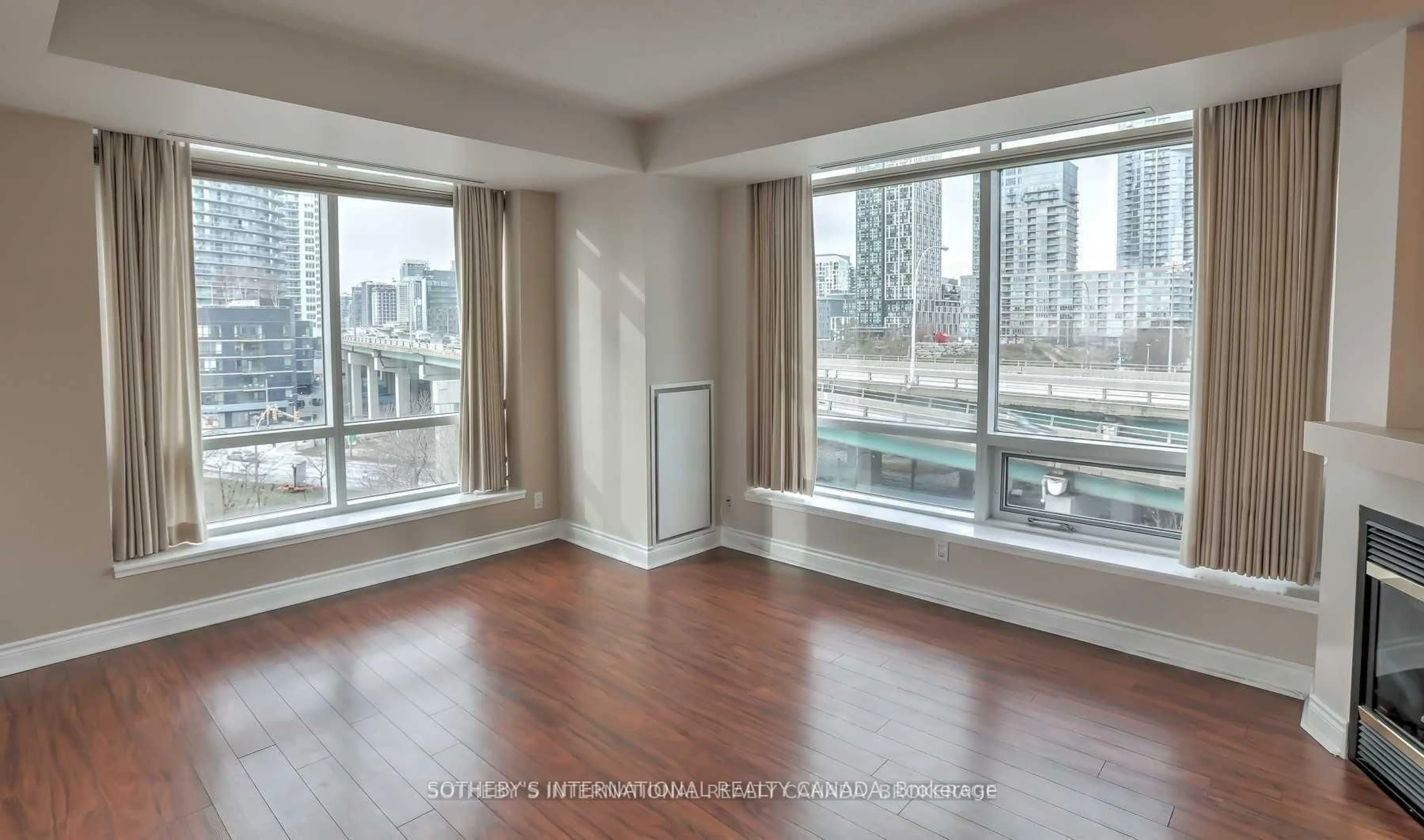 A pic of a room for 500 Queens Quay #610W, Toronto Ontario M5V 3K8