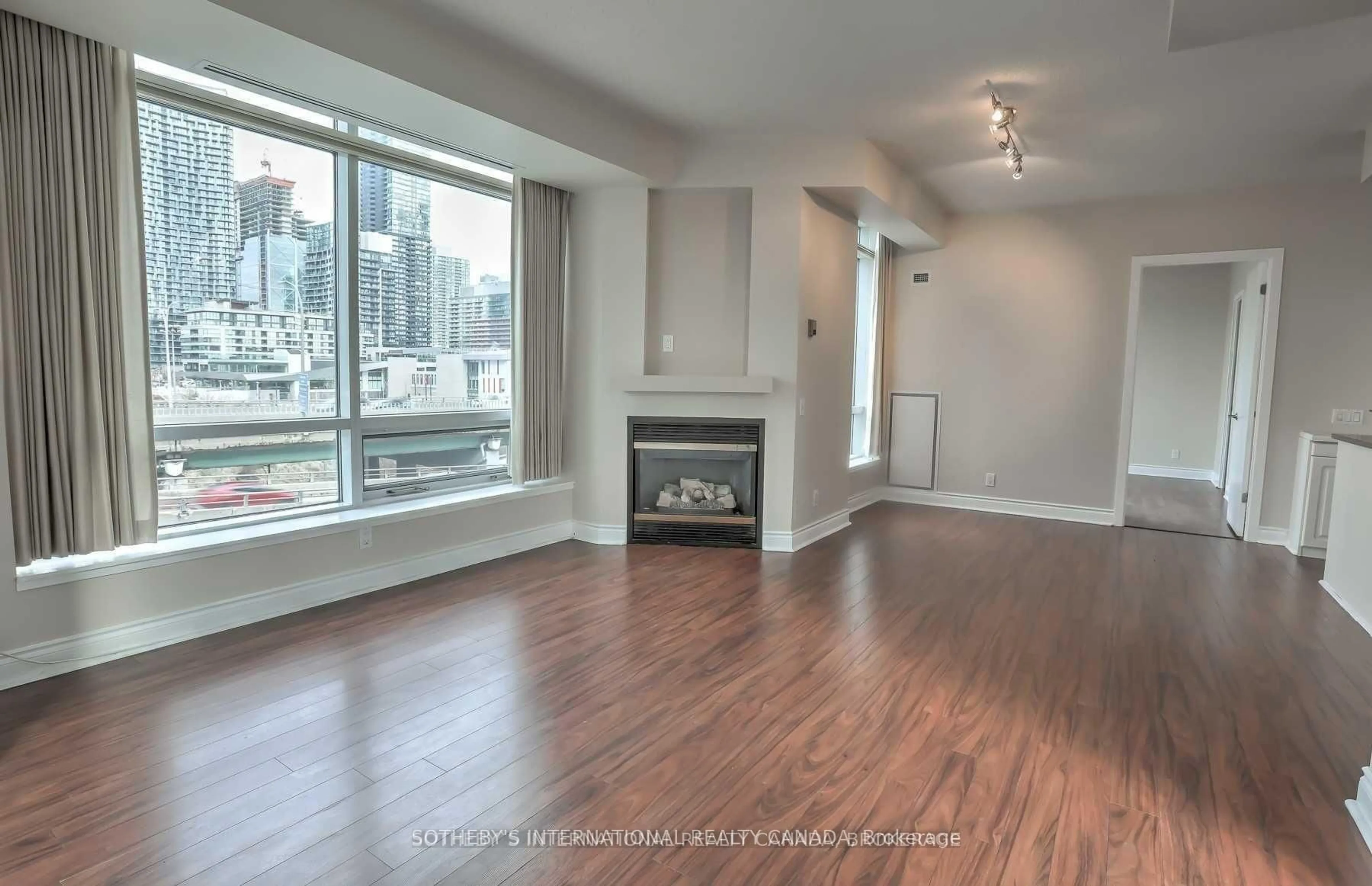 Living room with furniture, wood/laminate floor for 500 Queens Quay #610W, Toronto Ontario M5V 3K8