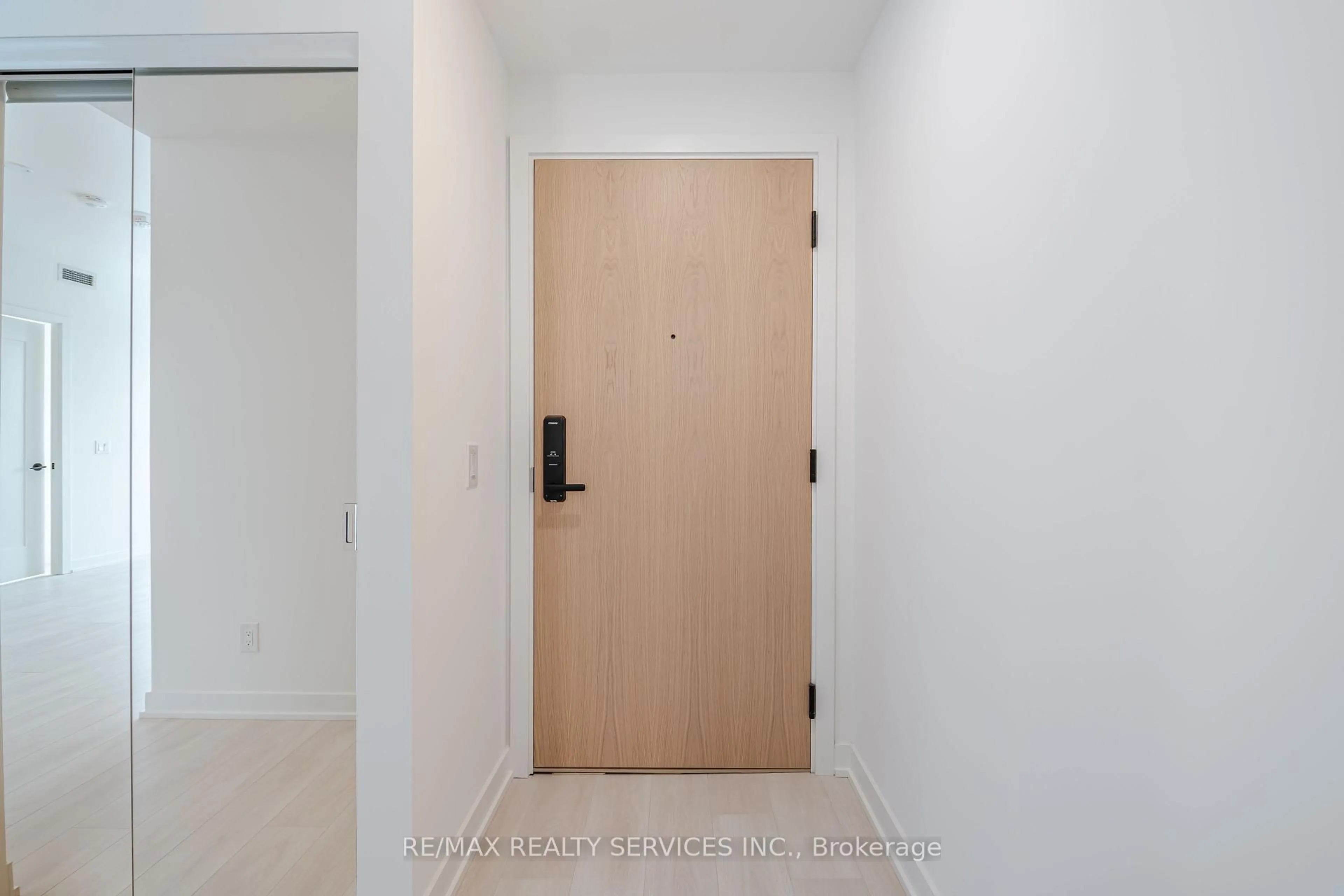 Indoor entryway for 5 Defries St #2208, Toronto Ontario M5A 0W7