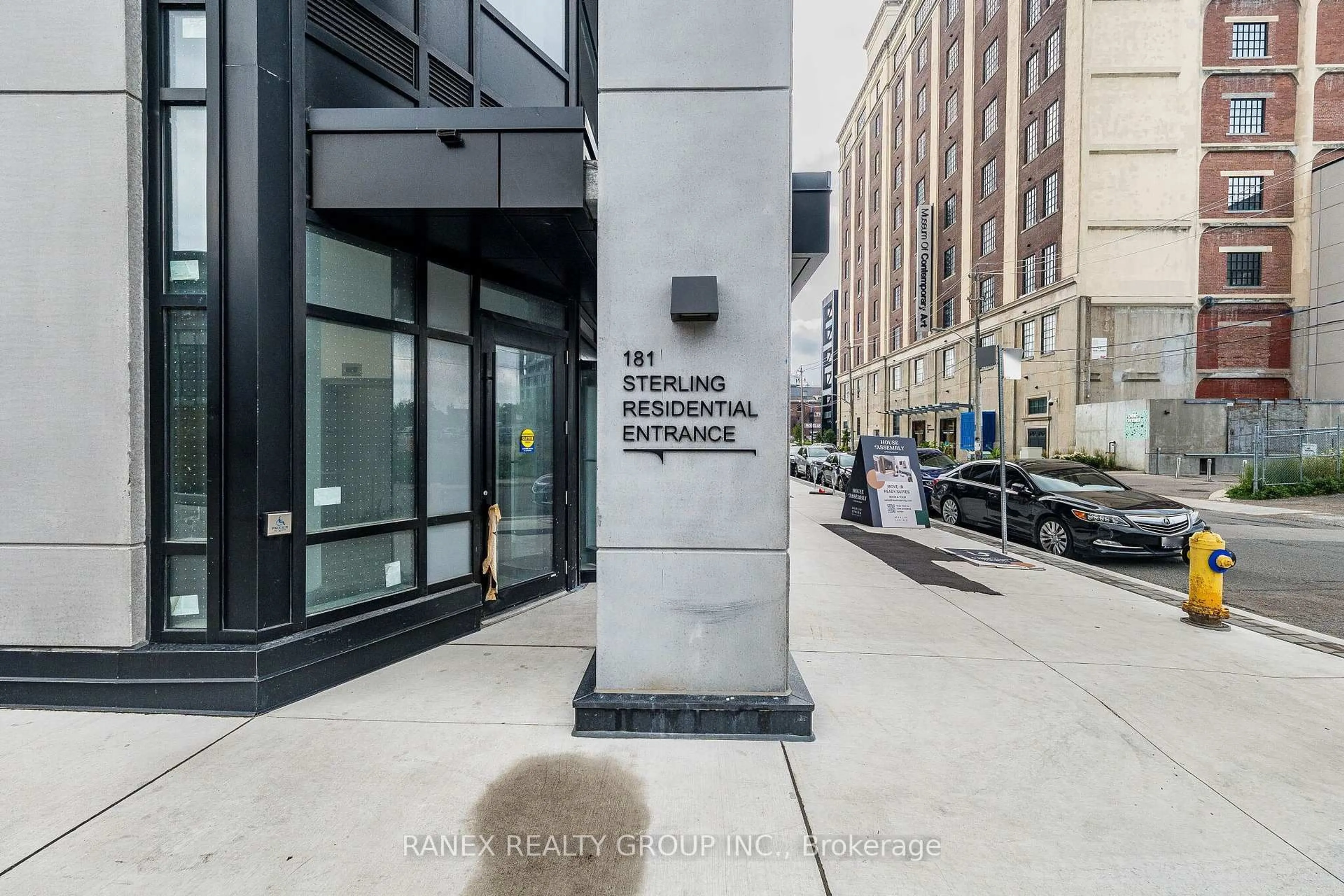 Indoor foyer for 181 Sterling Rd #919, Toronto Ontario M9R 2B2