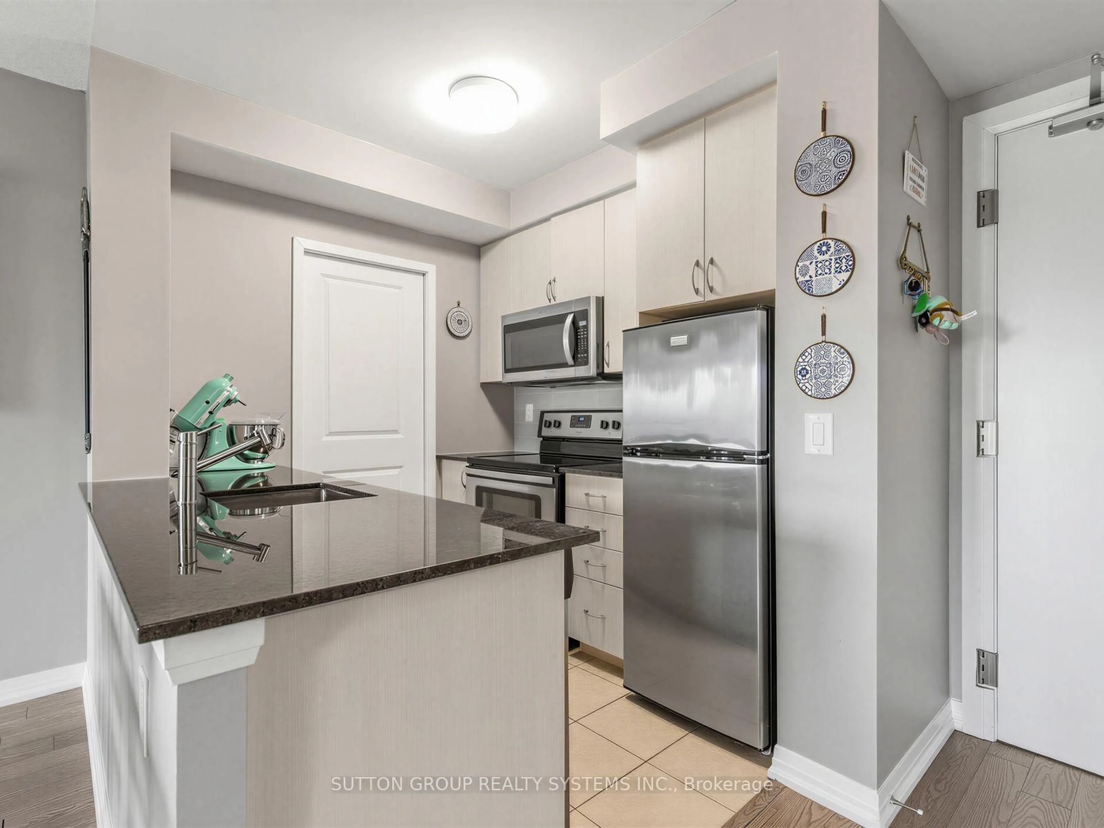 Standard kitchen, unknown for 741 Sheppard Ave #502, Toronto Ontario M3H 0C9