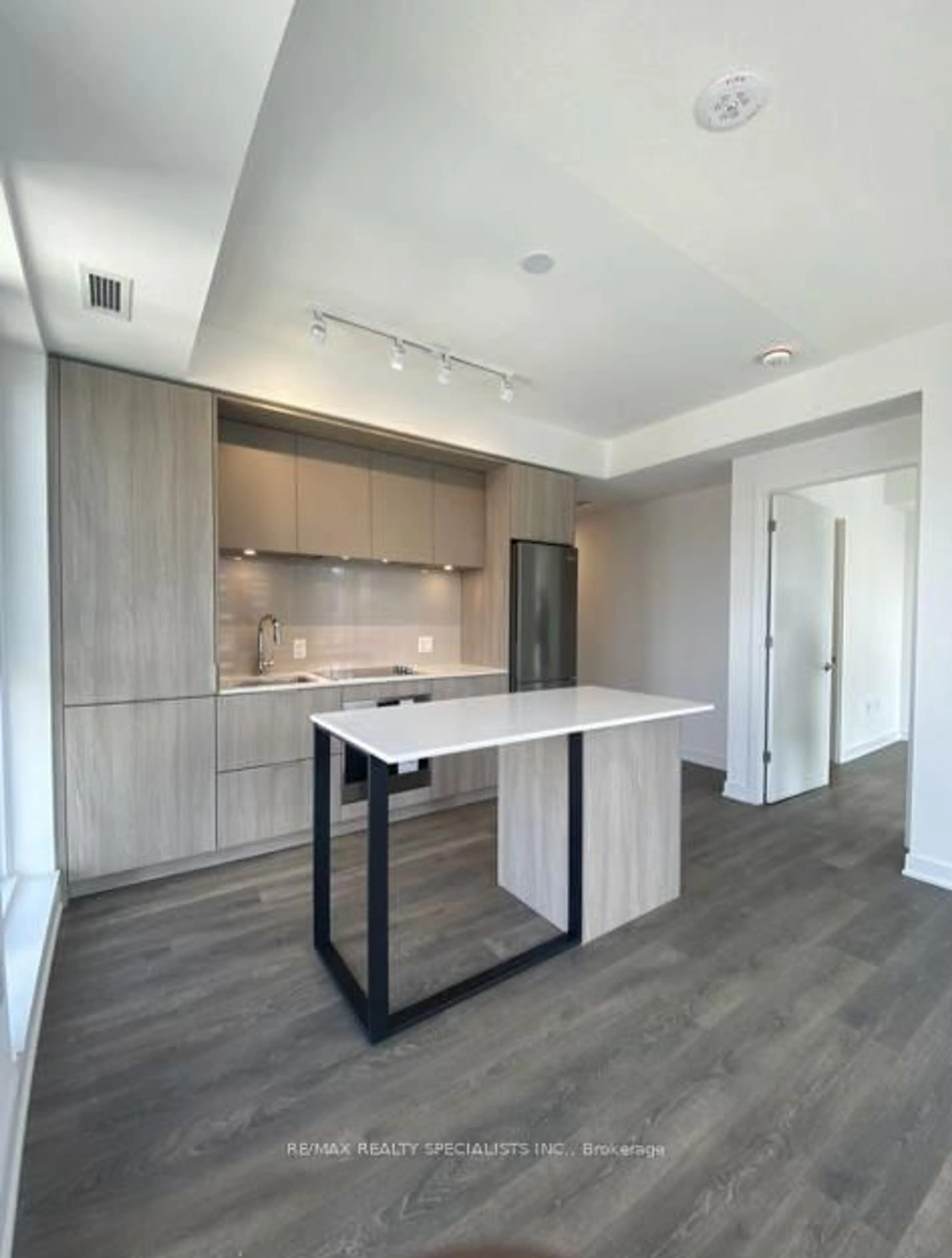Open concept kitchen, wood/laminate floor for 130 river St #1508, Toronto Ontario M5A 0R8