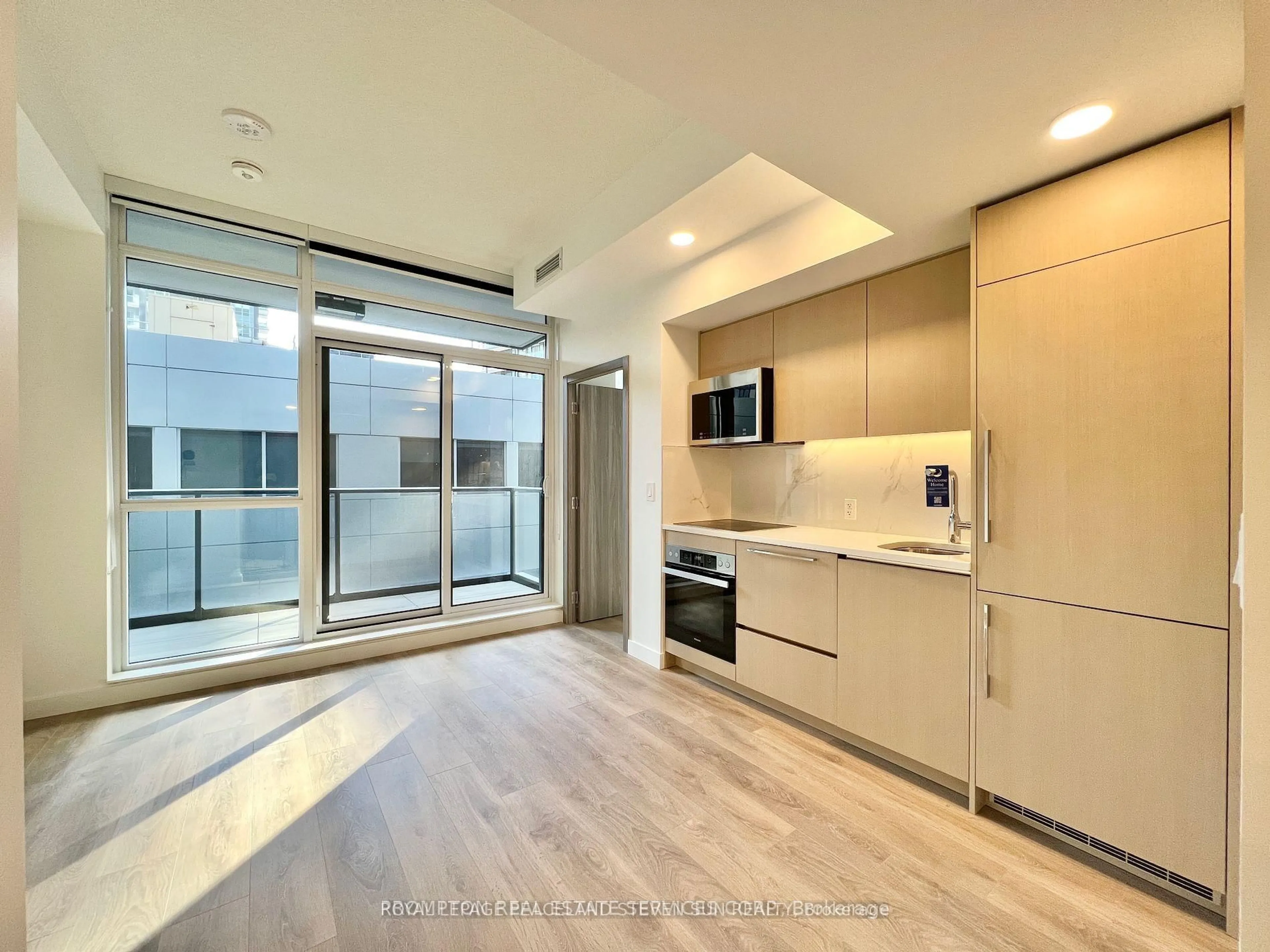 Open concept kitchen, unknown for 38 Widmer St #1209, Toronto Ontario M5V 0P7