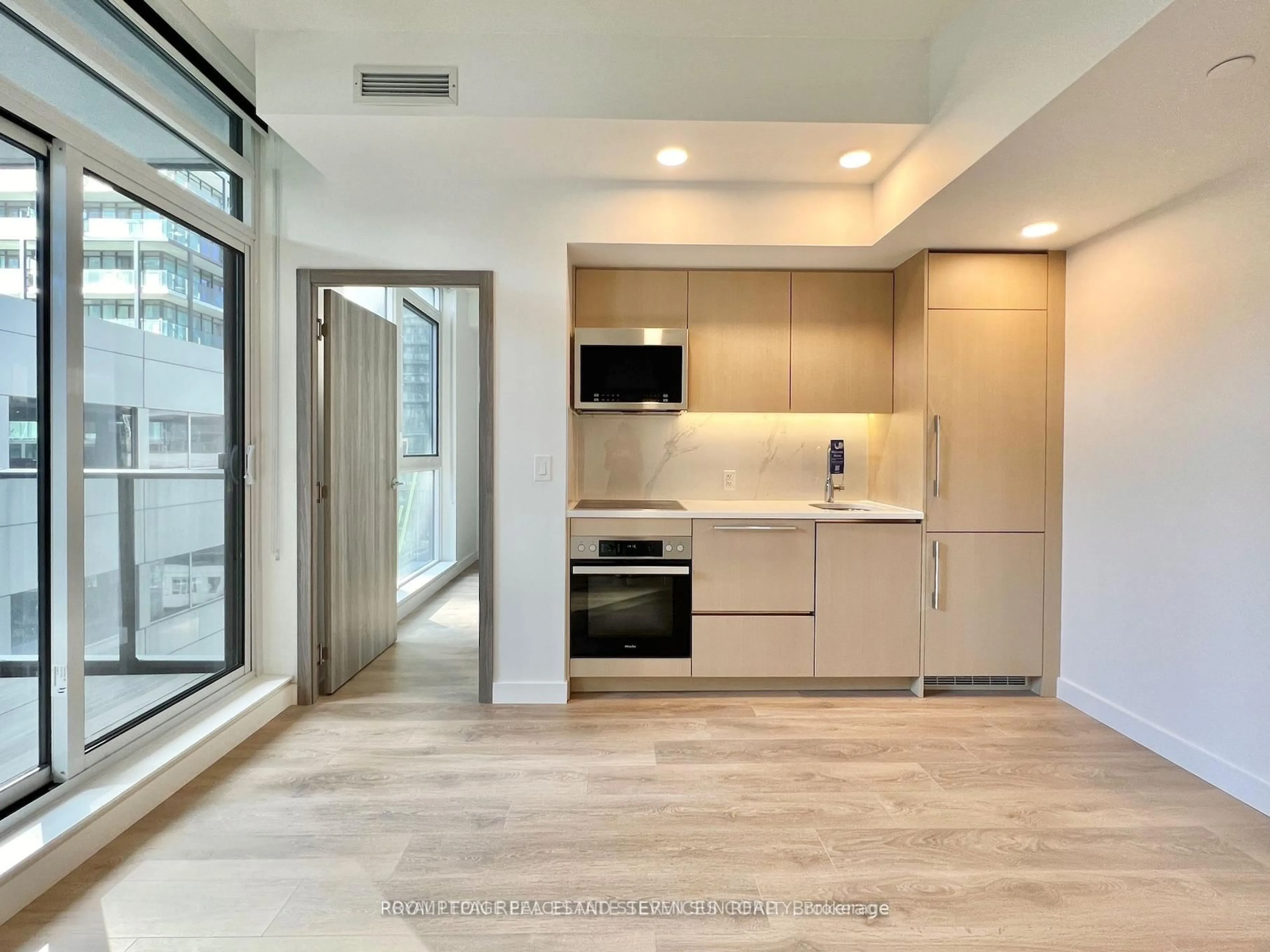 Unknown for 38 Widmer St #1209, Toronto Ontario M5V 0P7