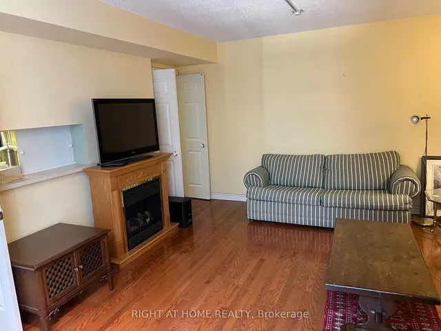 71 Simcoe St #705, Toronto 5
