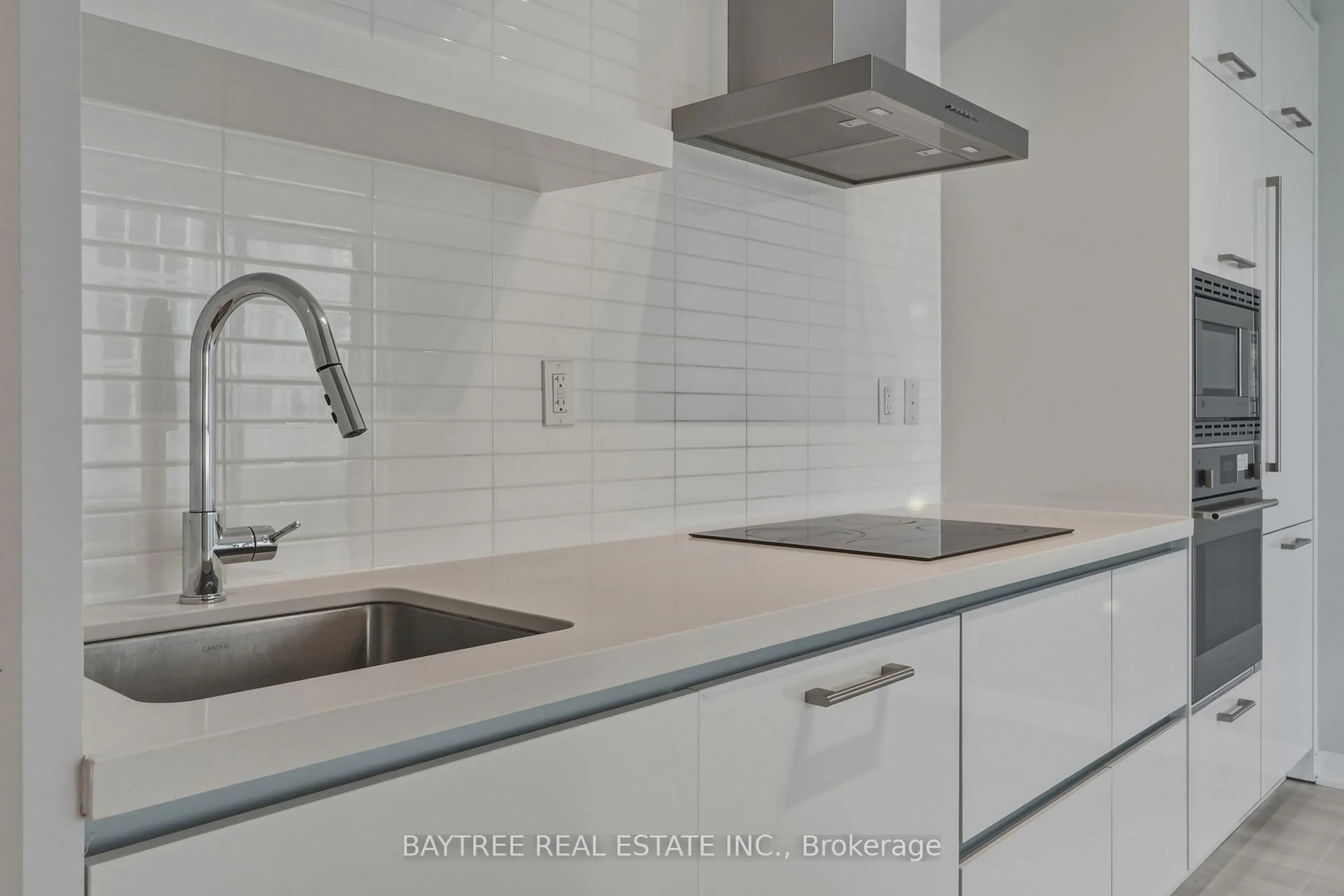 Standard kitchen, ceramic/tile floor for 2221 Yonge St #3807, Toronto Ontario M4S 2B5