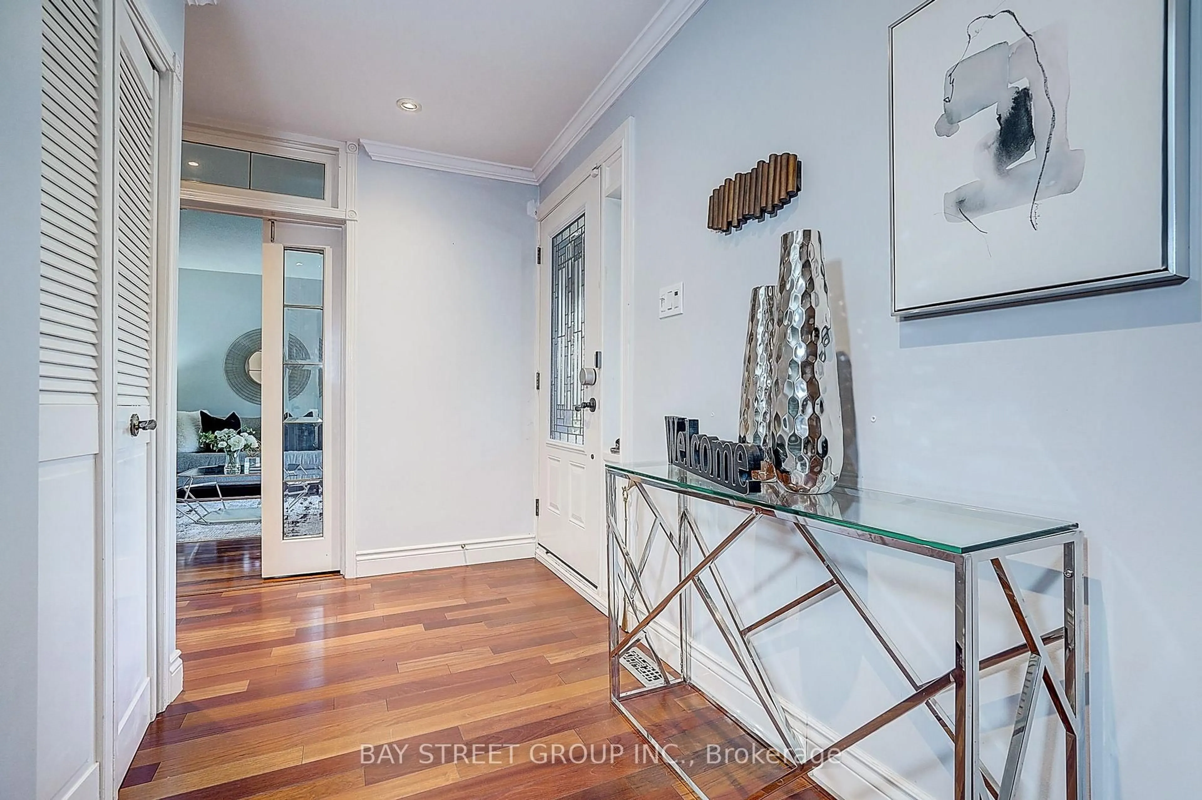 Indoor entryway for 6 Caravan Dr, Toronto Ontario M3B 1N1