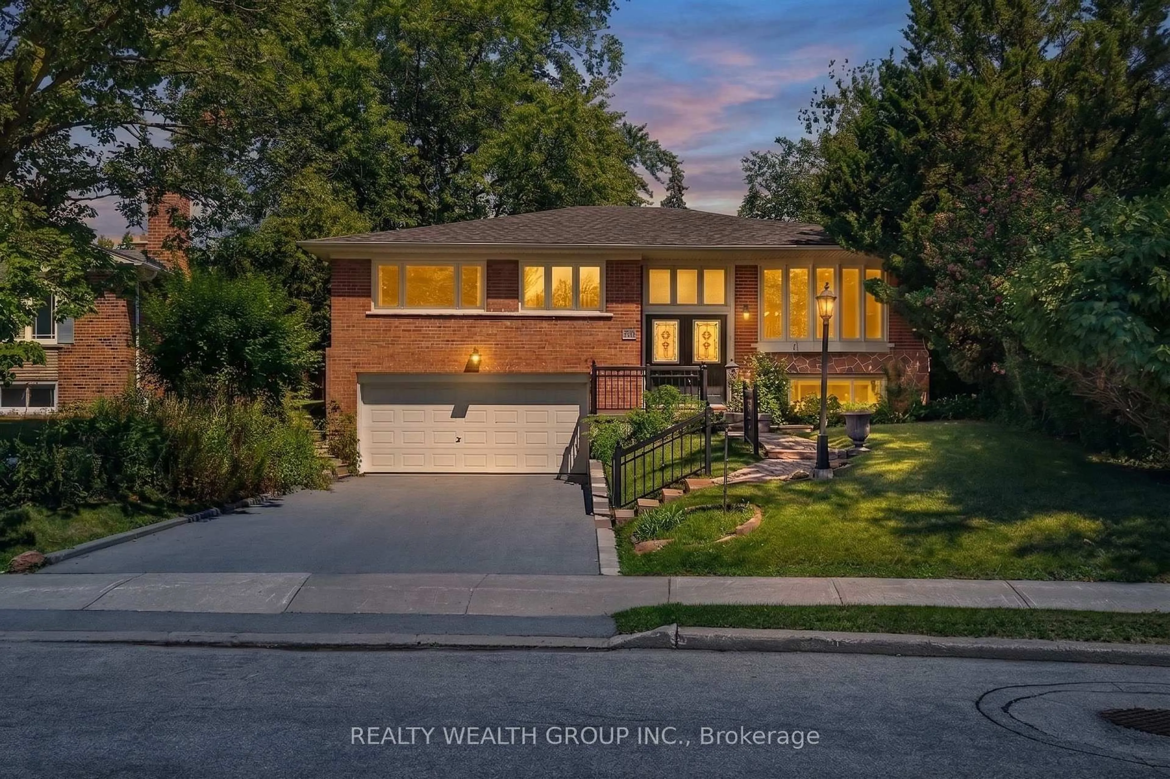 Home with brick exterior material, street for 10 Derwent Crt, Toronto Ontario M2M 2C3