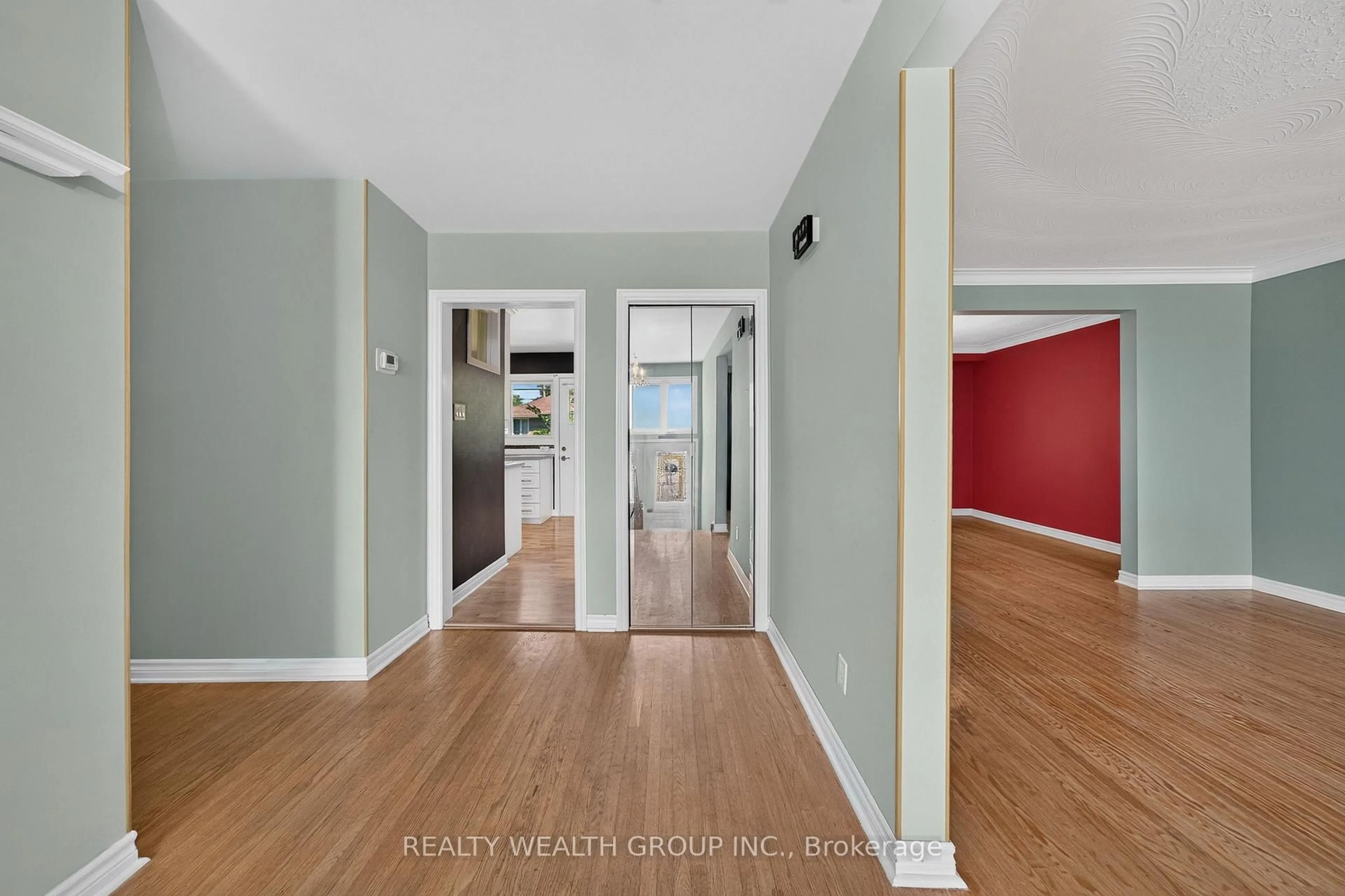 Indoor entryway for 10 Derwent Crt, Toronto Ontario M2M 2C3