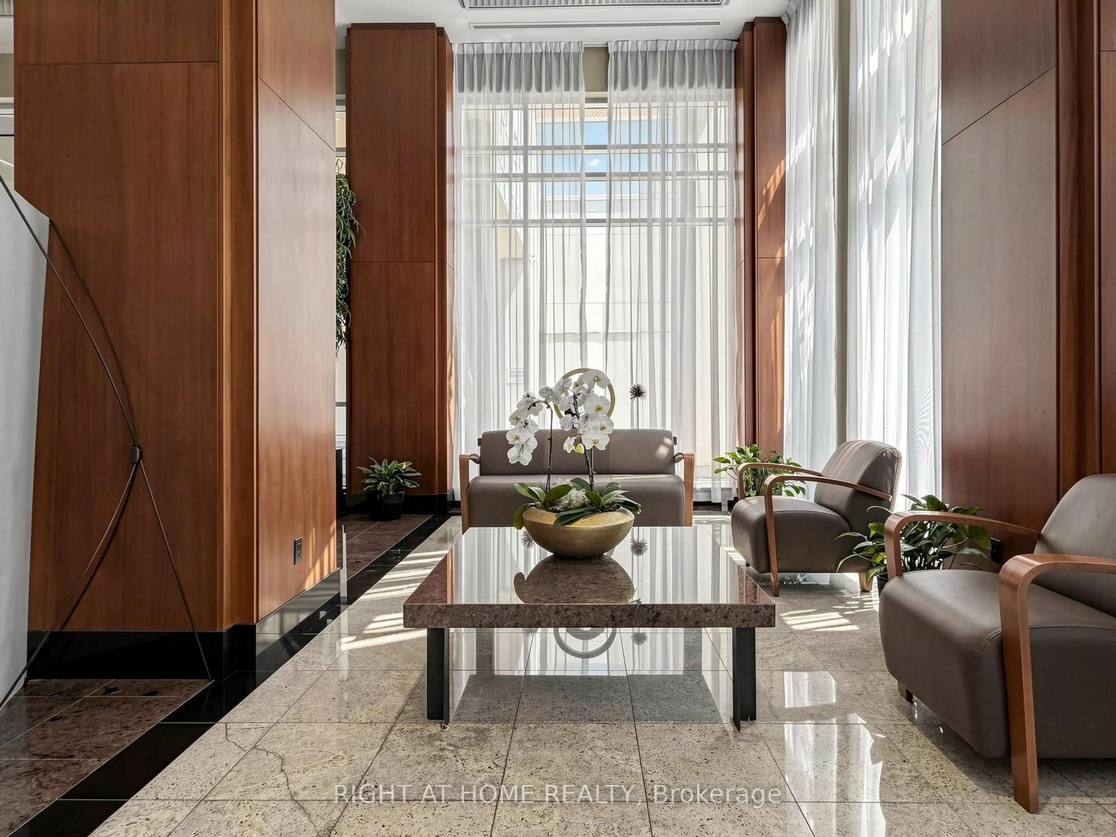Lobby for 628 Fleet St #1032, Toronto Ontario M5V 1A8