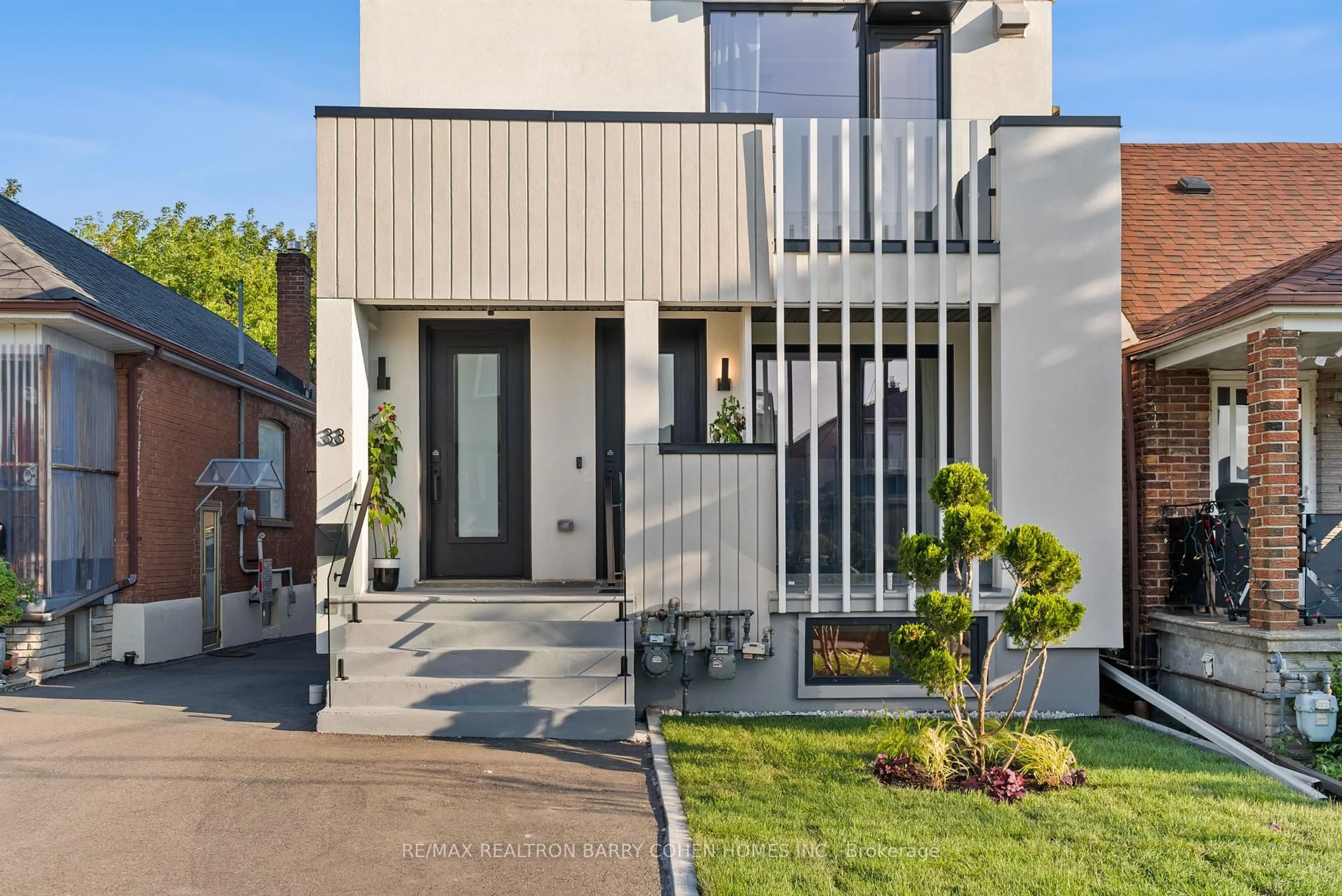 Unknown for 33 Lanark Ave, Toronto Ontario M6C 2B5