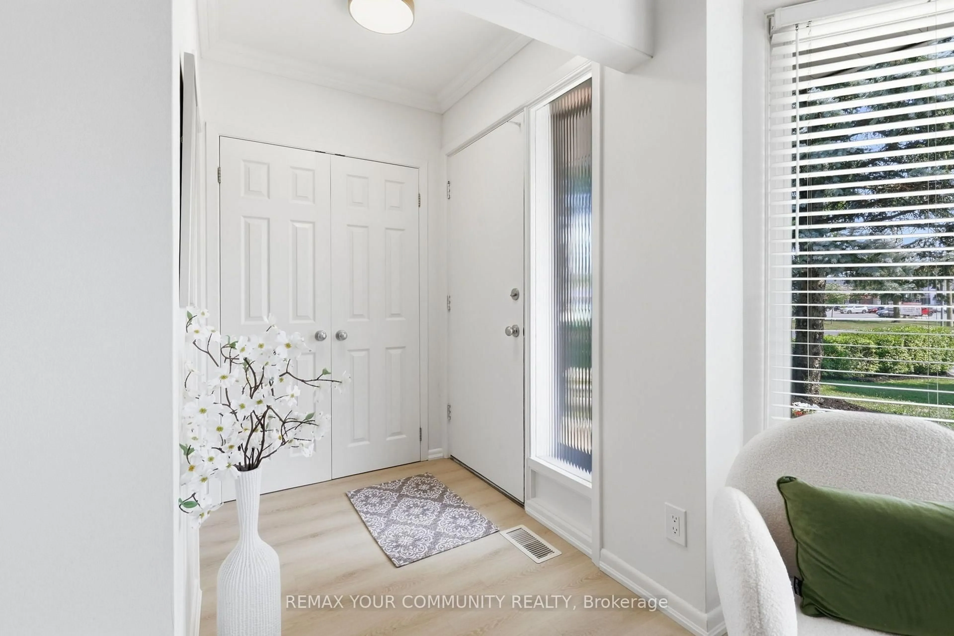 Indoor entryway for 2 Doonaree Dr, Toronto Ontario M3A 1M4