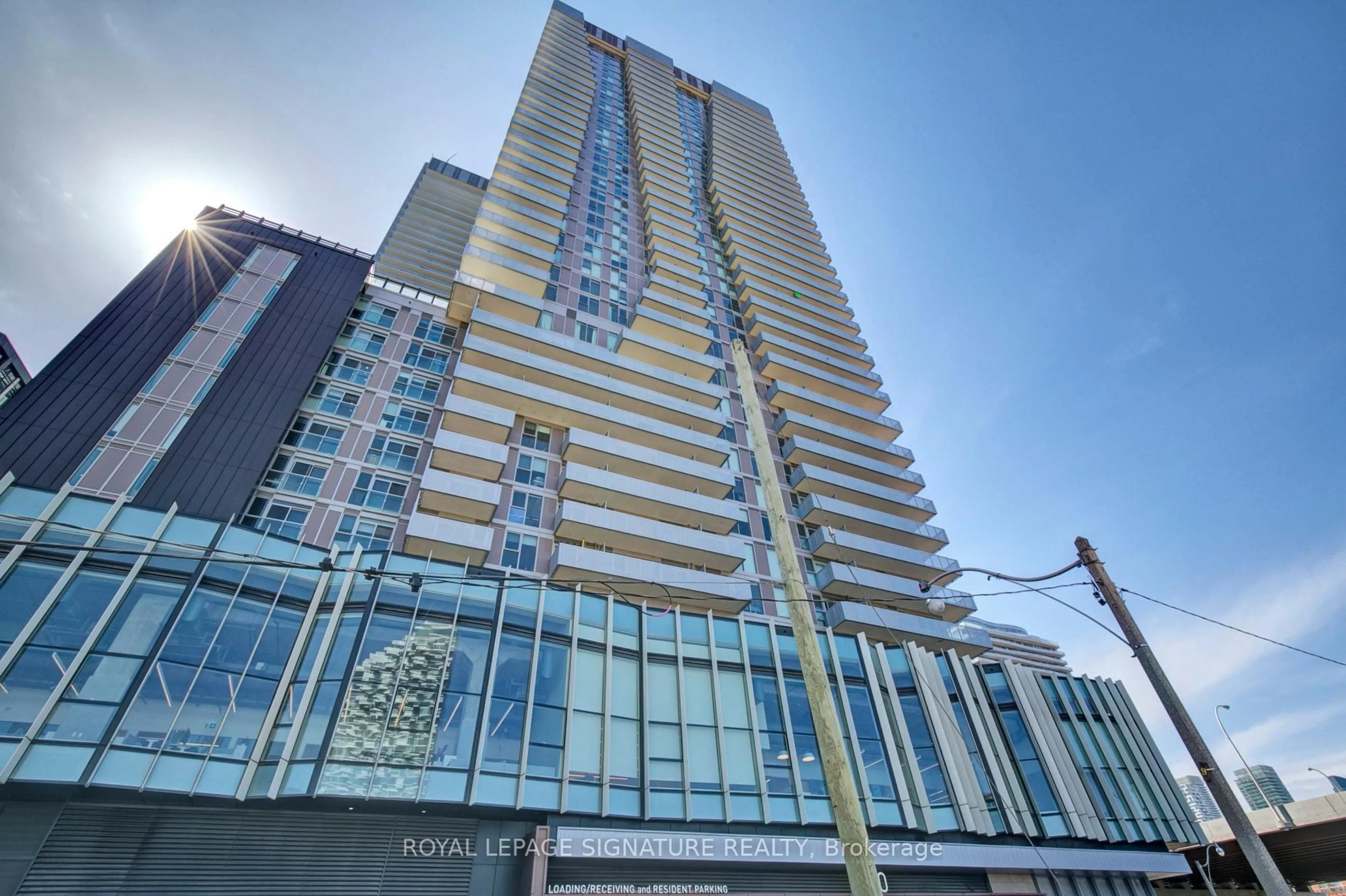 Indoor foyer for 20 Richardson St #1006, Toronto Ontario M5A 0S6