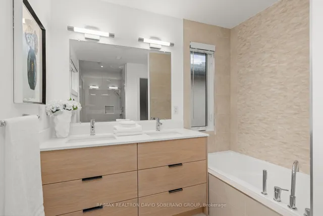 11 Barclay Rd, Toronto 4