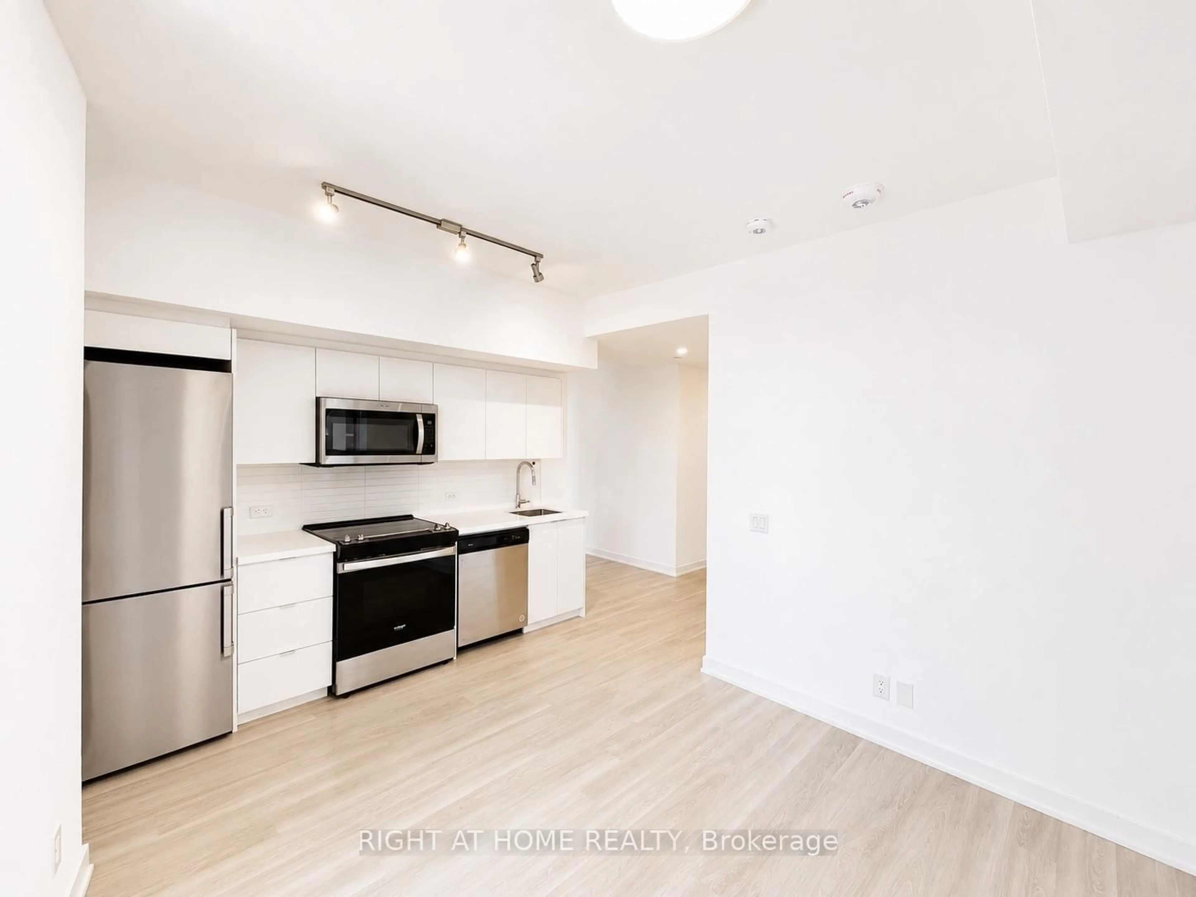 Unknown for 30 Tretti Way #903, Toronto Ontario M3H 0E3
