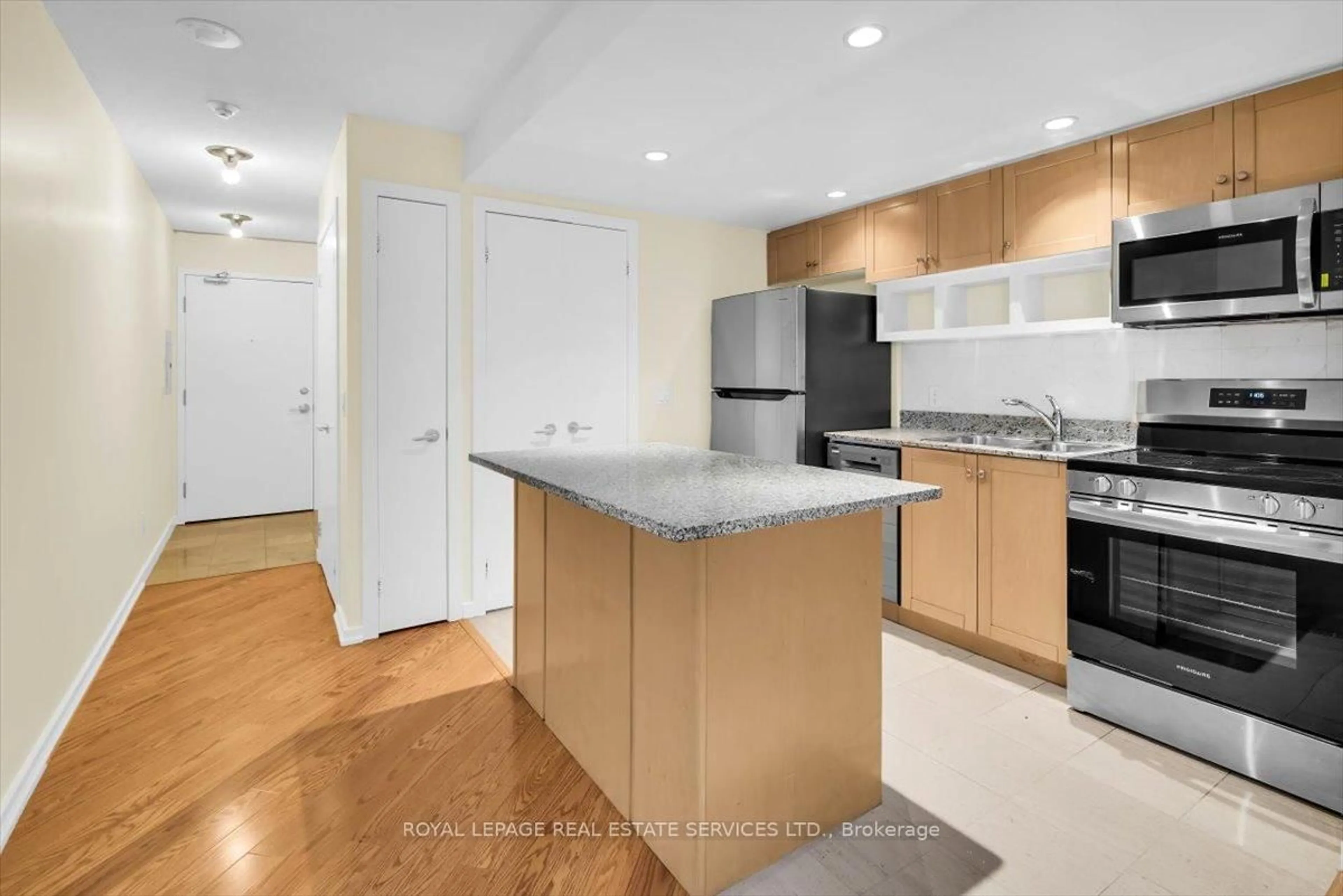 Standard kitchen, unknown for 208 Queens Quay #1104, Toronto Ontario M5J 2Y5