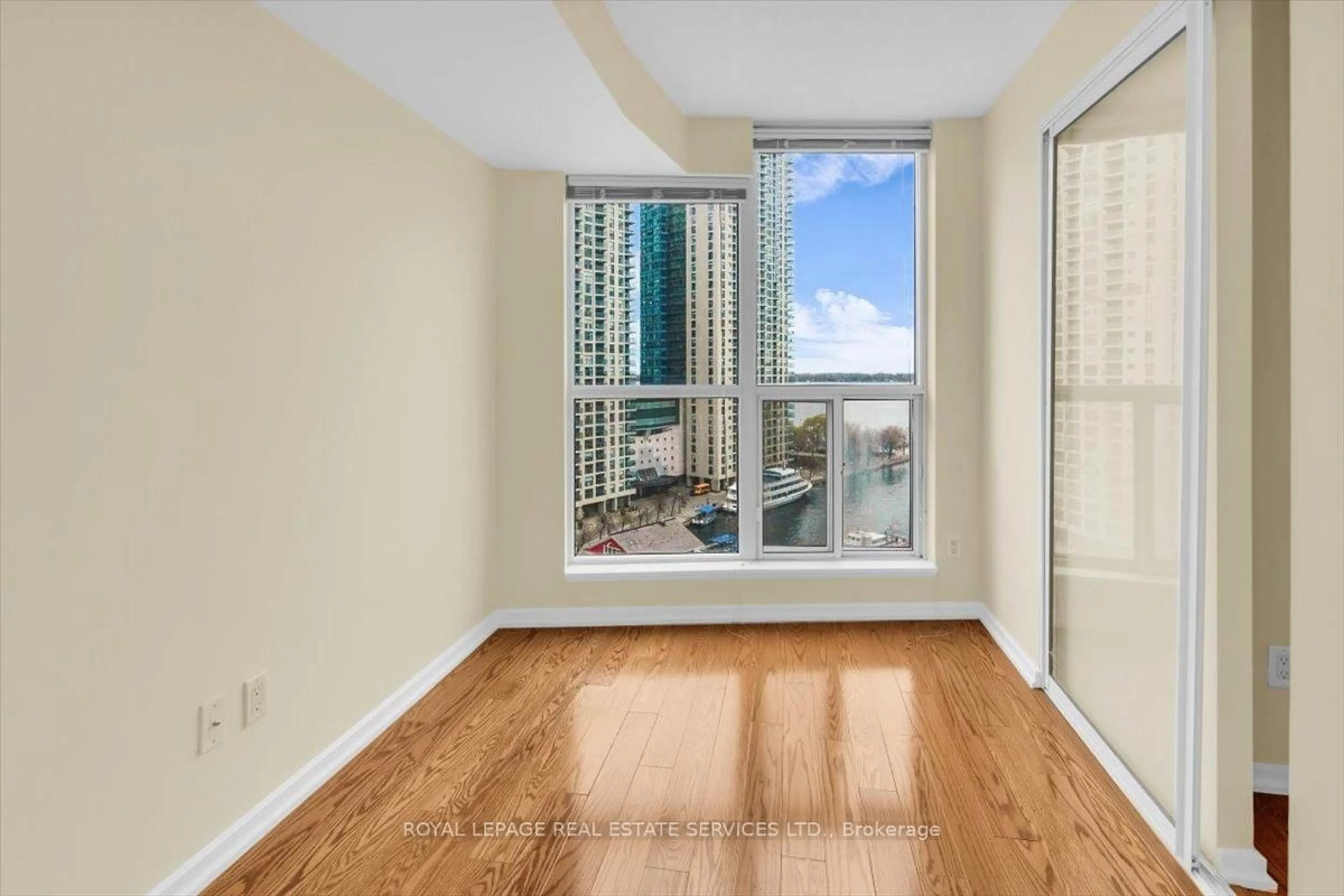 A pic of a room for 208 Queens Quay #1104, Toronto Ontario M5J 2Y5