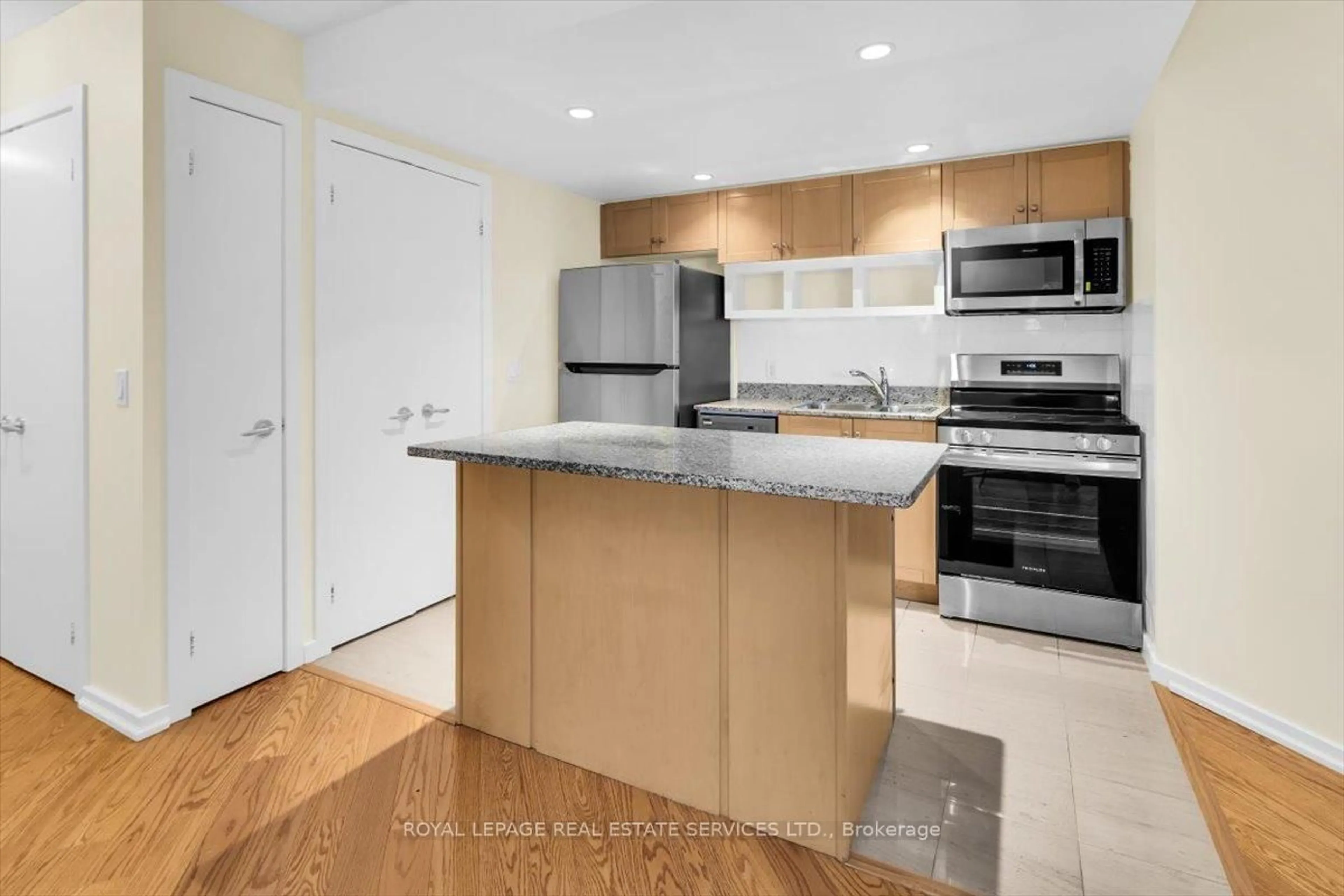 Standard kitchen, unknown for 208 Queens Quay #1104, Toronto Ontario M5J 2Y5