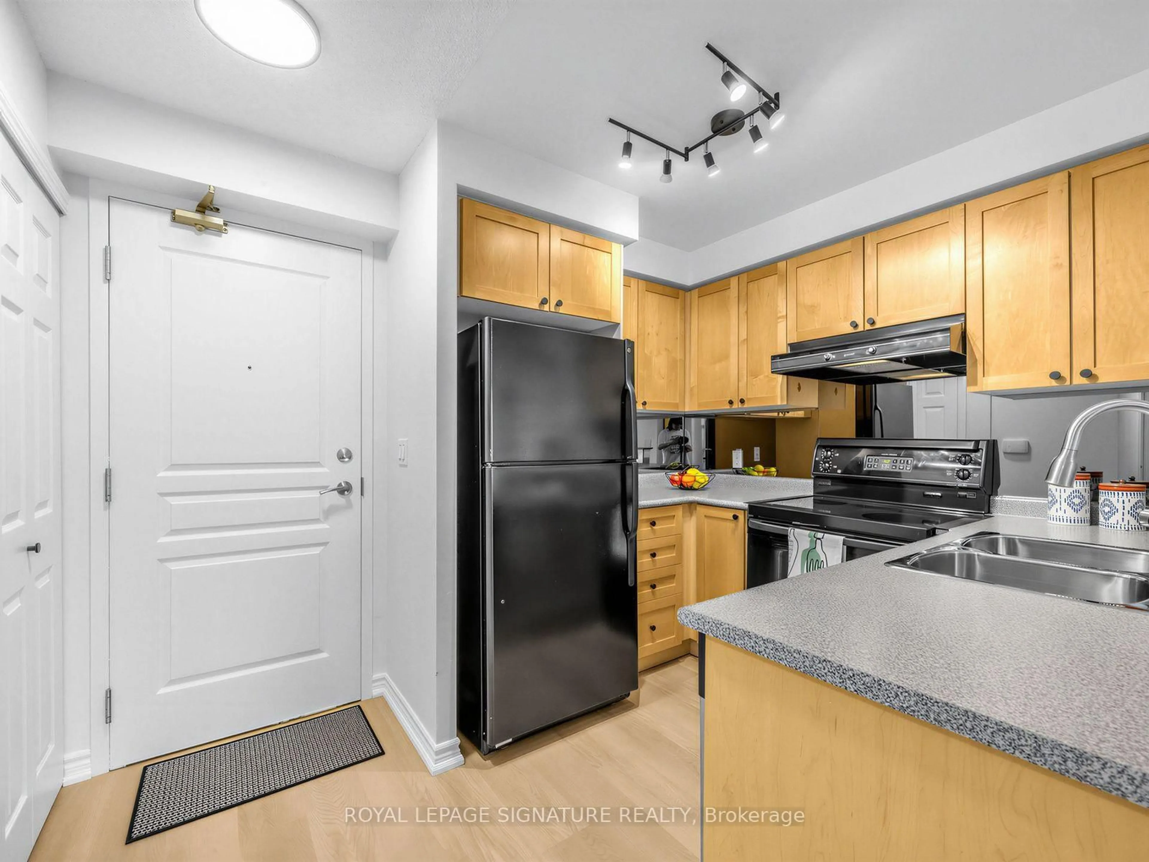 Standard kitchen, unknown for 16 Dallimore Circ #220, Toronto Ontario M3C 4C4