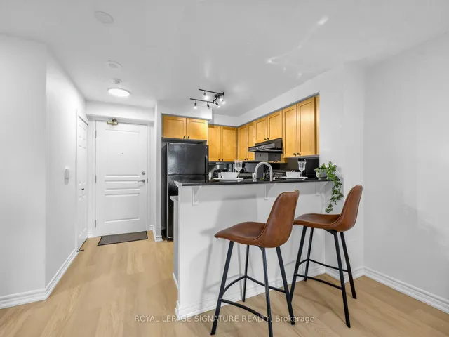 16 Dallimore Circ #220, Toronto 5