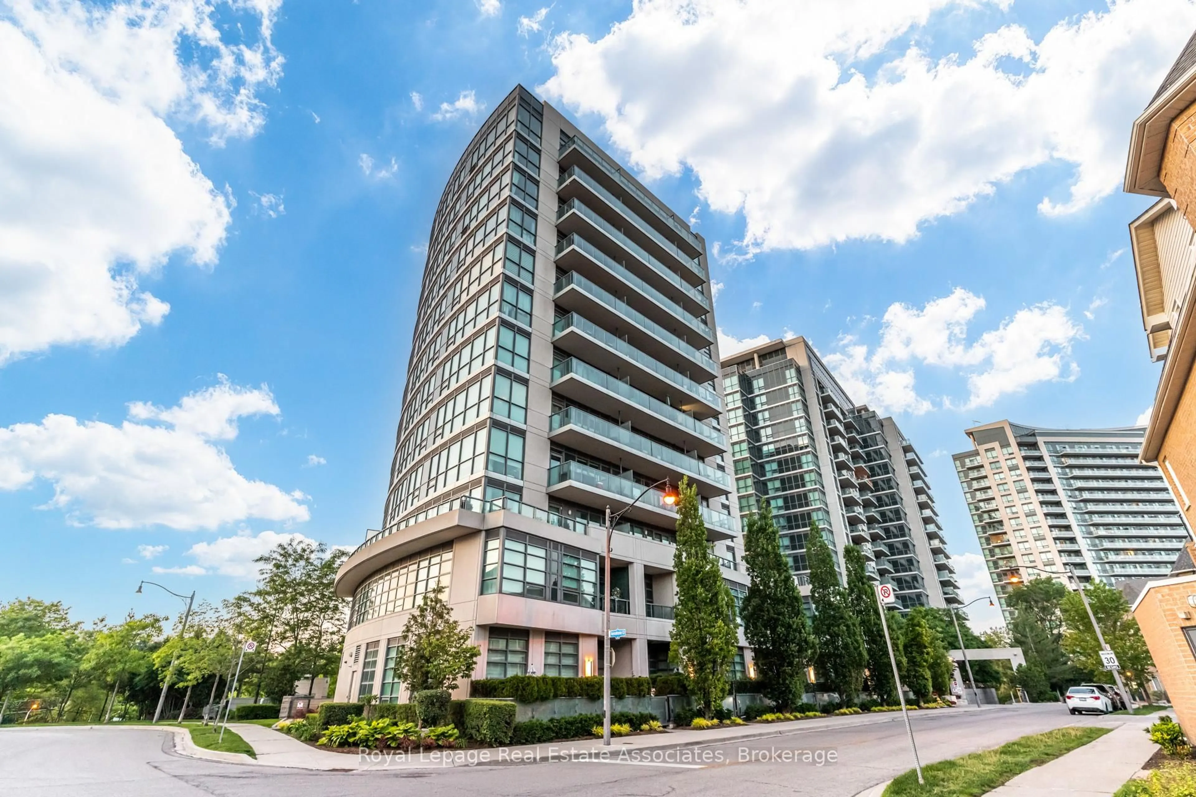 Unknown for 35 Brian Peck Cres #LPH21, Toronto Ontario M4G 0A5