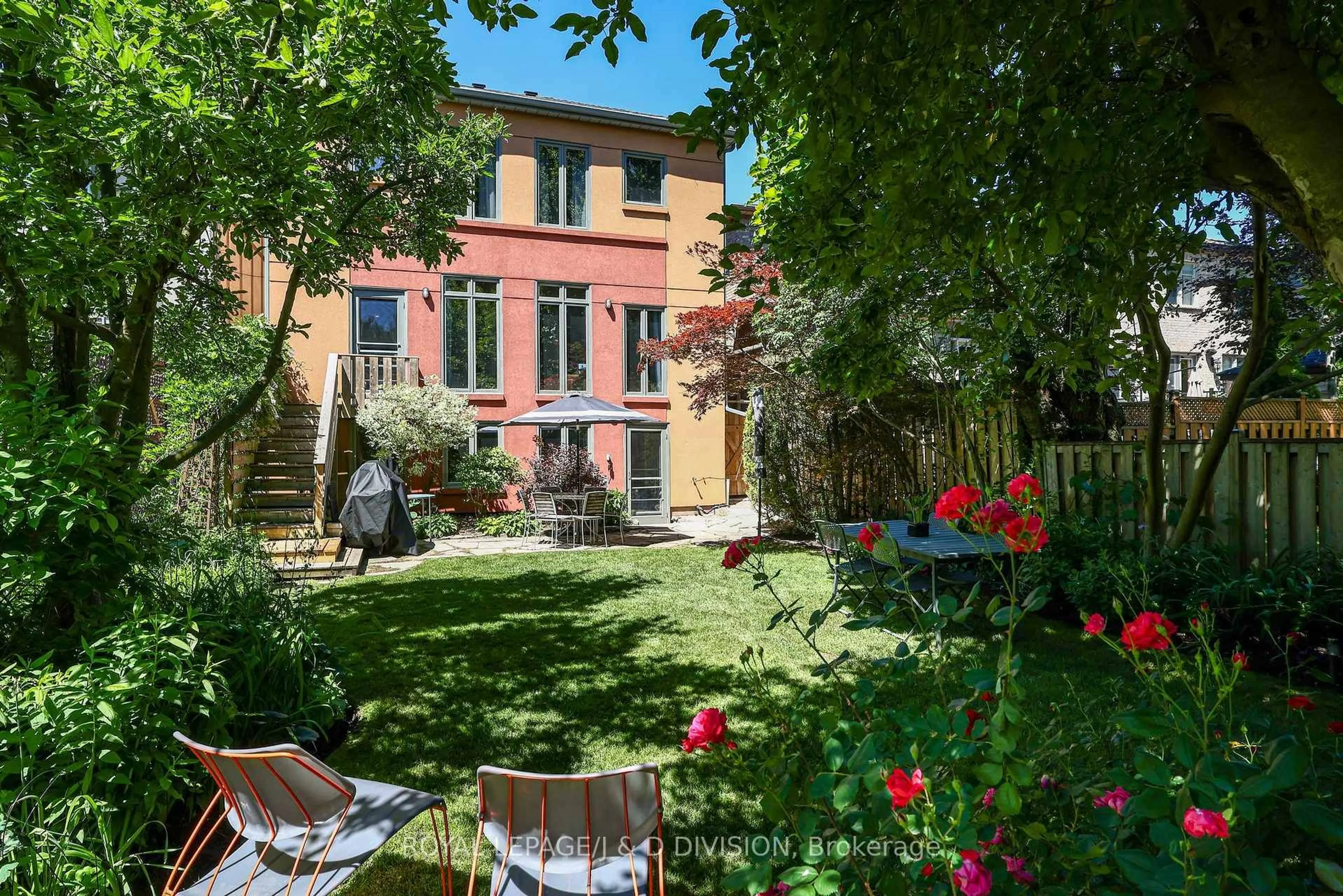 Patio, street for 181 Rumsey Rd, Toronto Ontario M4G 1P4